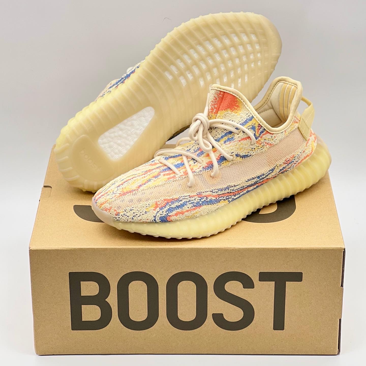 Adidas Yeezy Boost 350 V2 MX Oat 착용 스타일 - 1