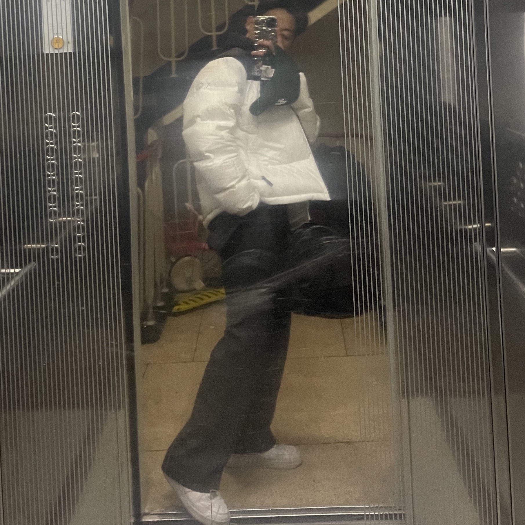 The North Face 1996 Eco Nuptse Jacket White, Nike Air Force 1 '07 Low White 착용 스타일