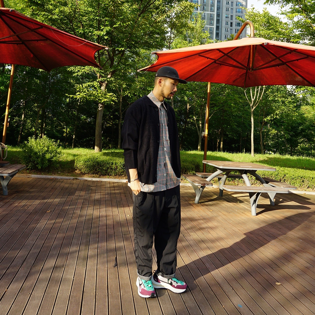 Nike x Sacai VaporWaffle String & Black Villain Red 착용 스타일 - 1