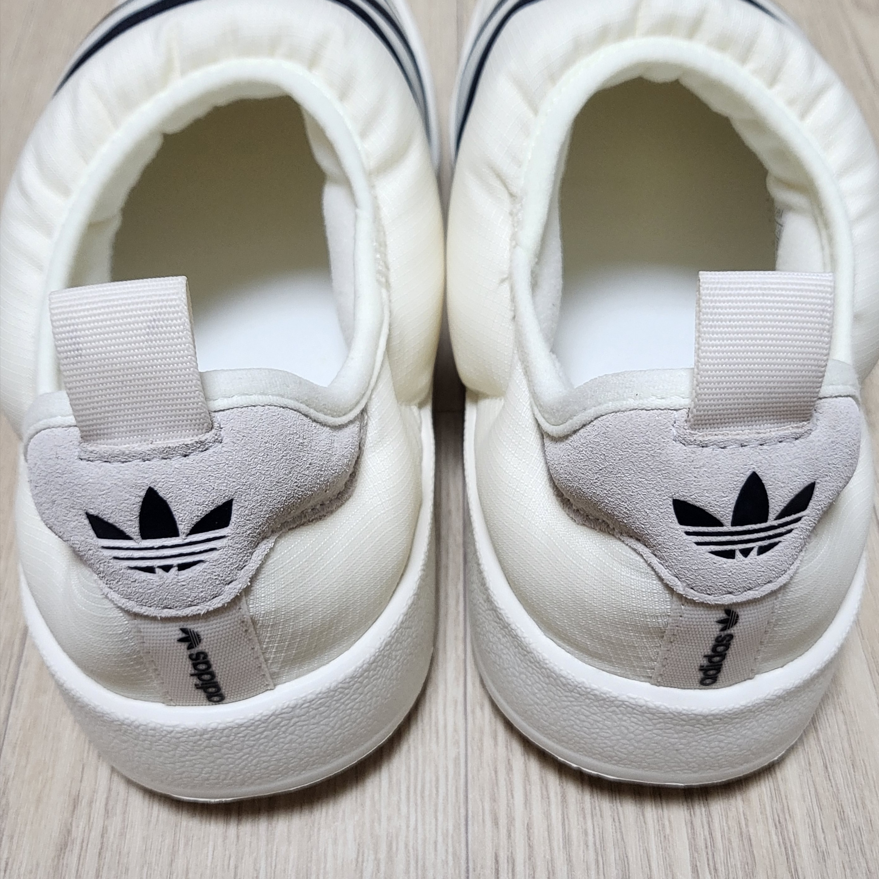 Adidas Puffylette Off White 착용 스타일 - 2