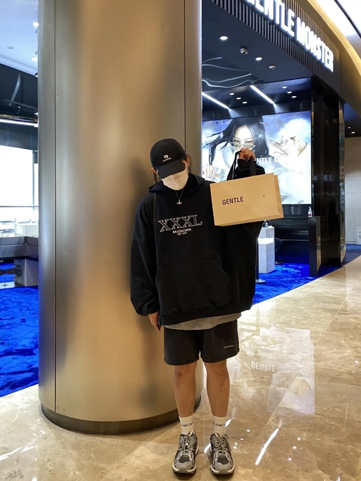 Balenciaga X-Pander Sneakers Grey Black White, Balenciaga 3XL Hoodie Large Fit Black 착용 스타일 - 1