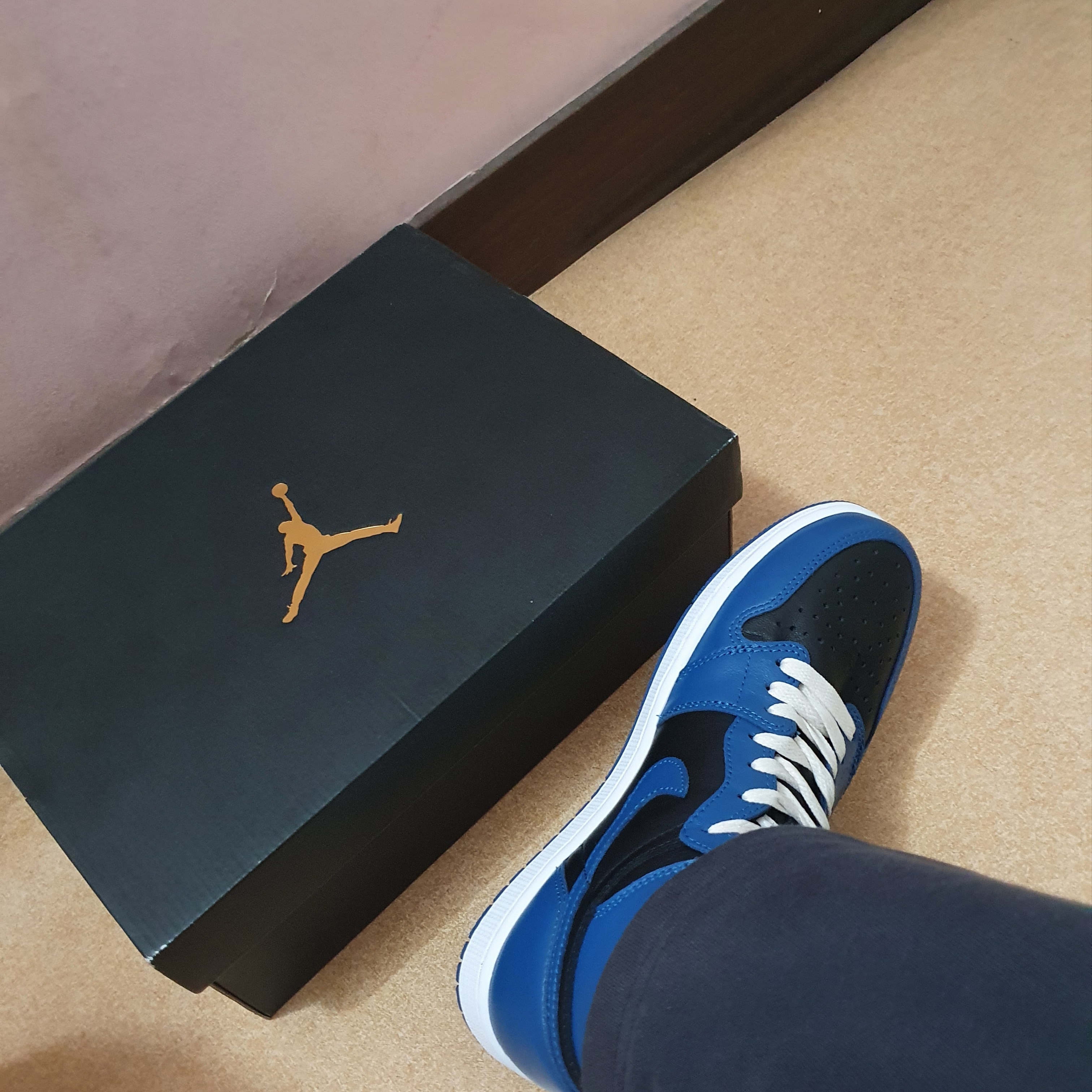 Jordan 1 Retro High OG Dark Marina Blue 착용 스타일 - 2