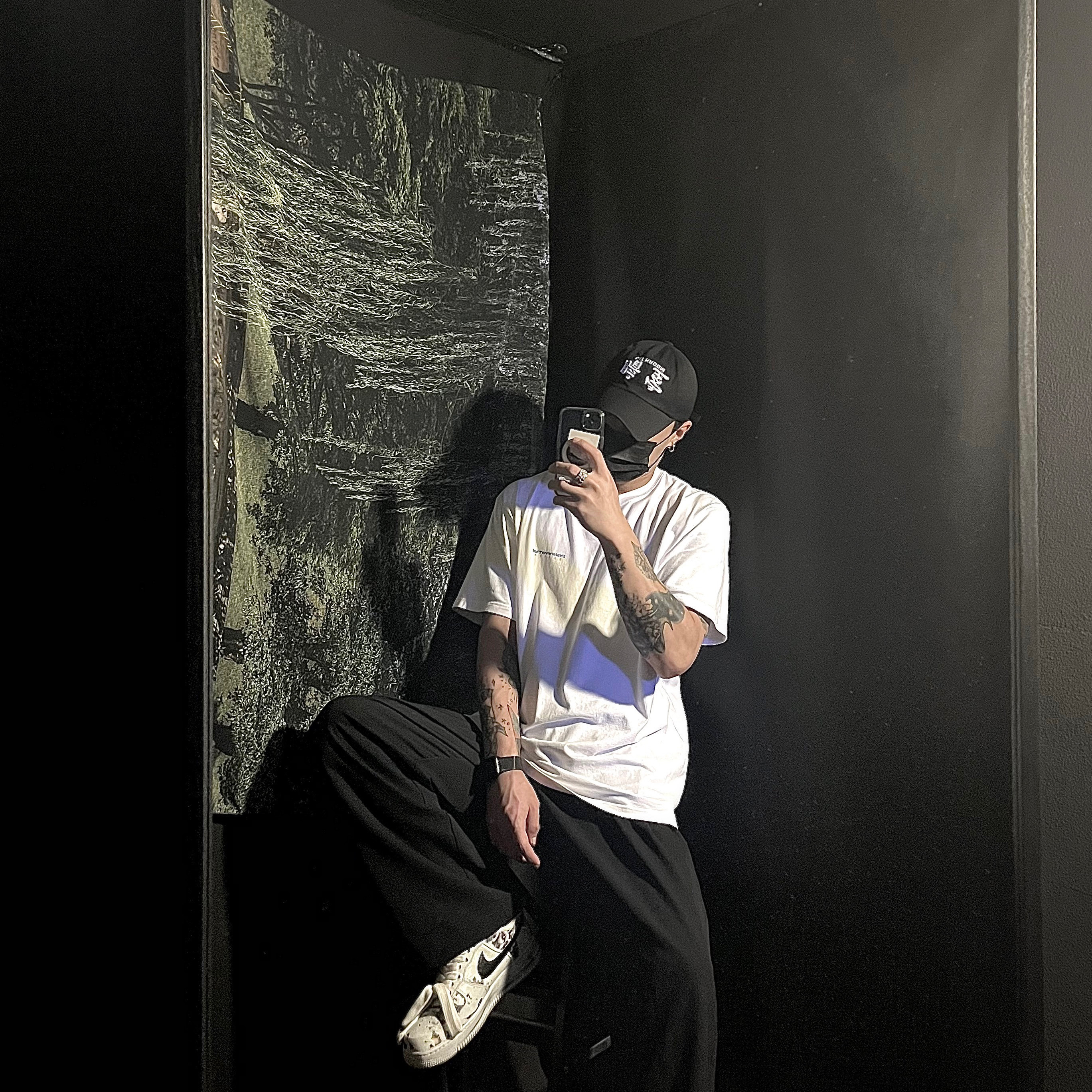 Darkr8m Studio Upside Down Silver Logo Cap, Nike x Peaceminusone Air Force 1 Low Para-Noise 2.0 착용 스타일