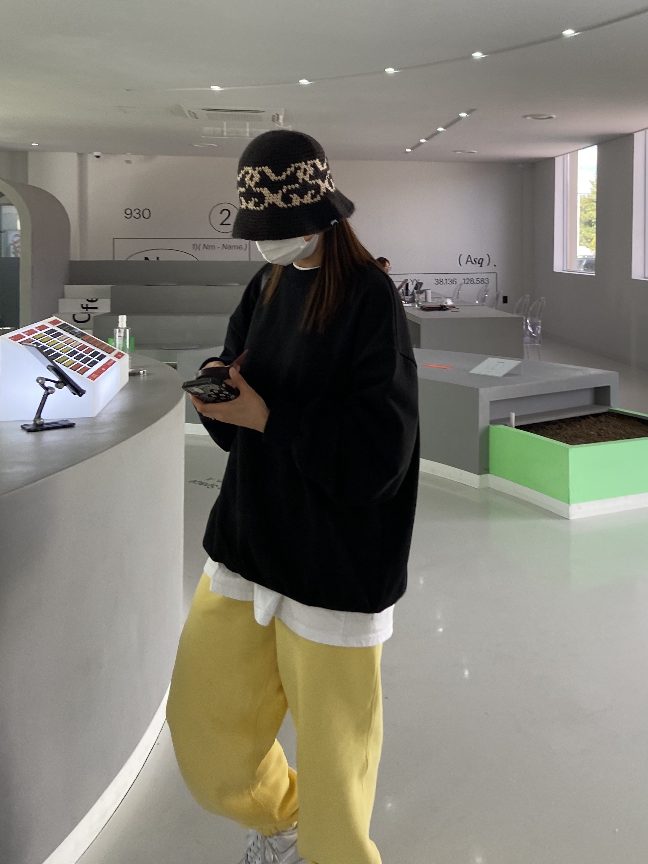 Stussy SS Knit Bucket Hat Black, (W) Nike Air Force 1 '07 Low White 착용 스타일 - 1