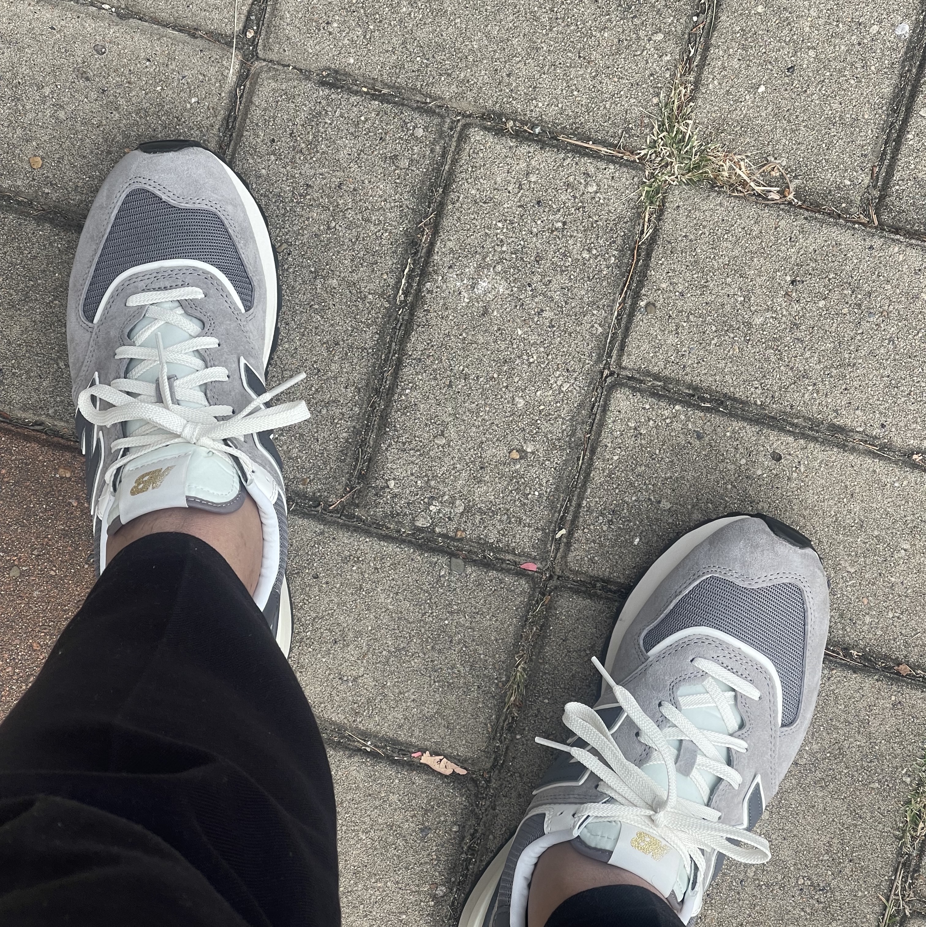 New Balance 574 Legacy Grey 착용 스타일