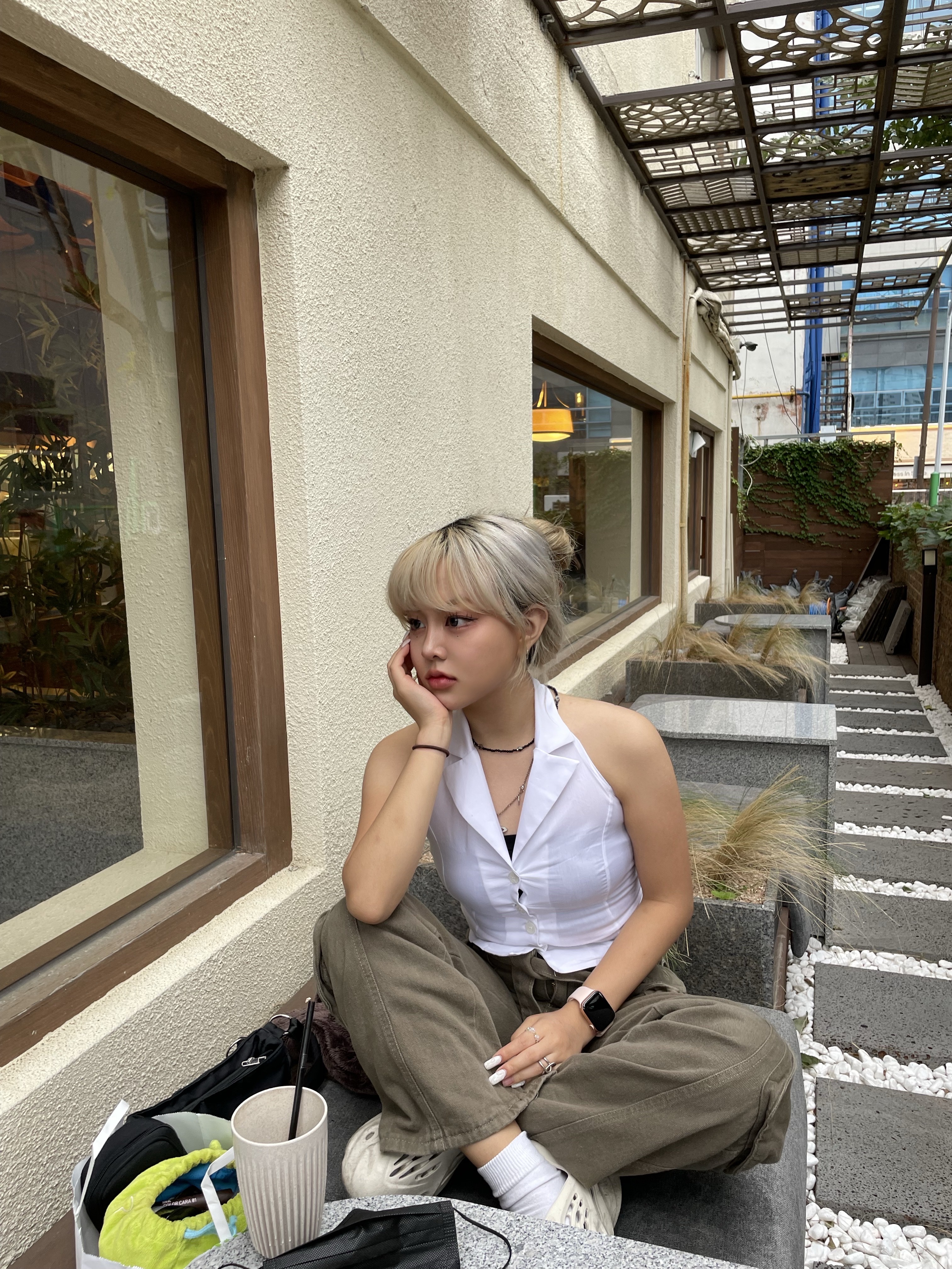 Adidas Yeezy Foam RNNR Sand 착용 스타일 - 3