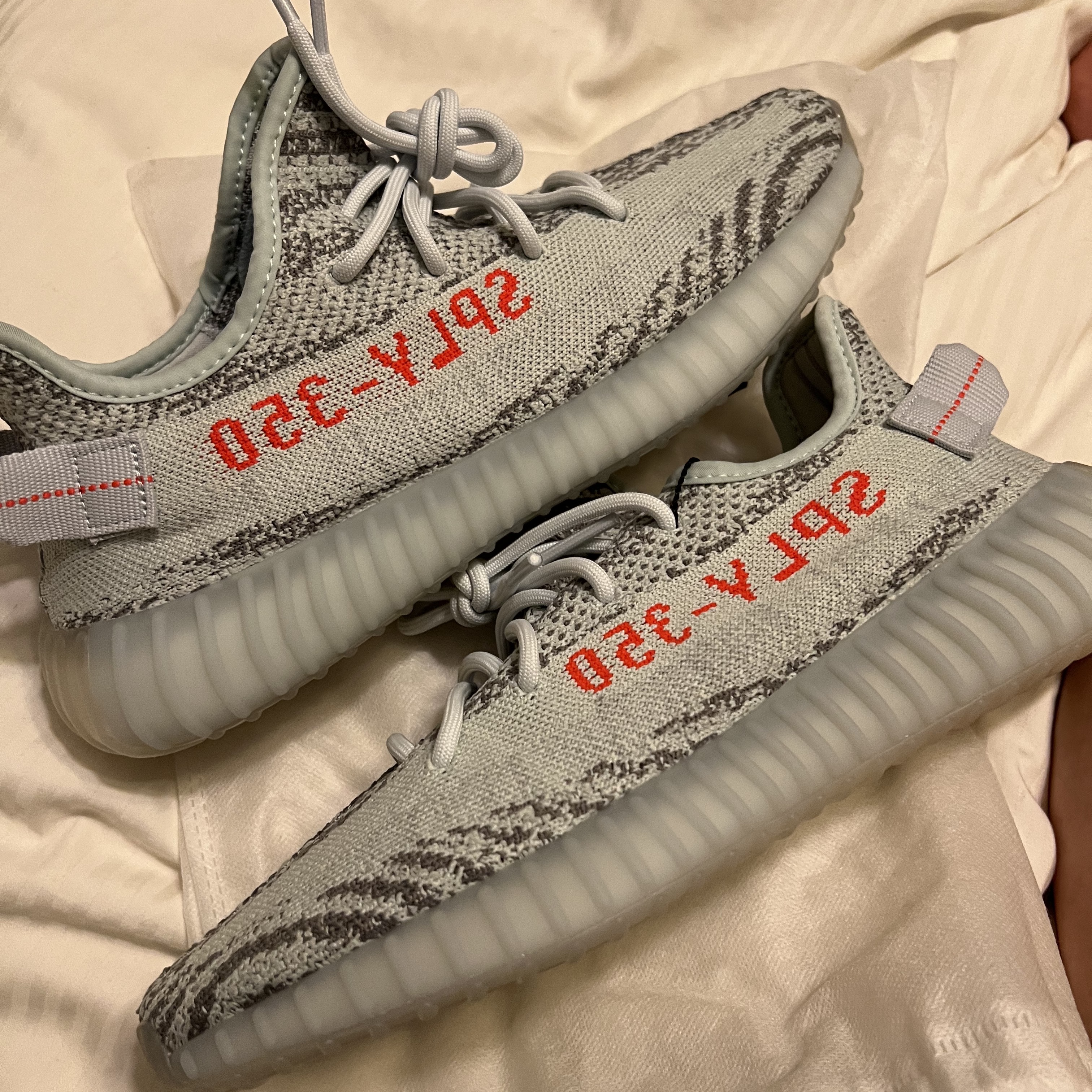Adidas Yeezy Boost 350 V2 Blue Tint 2017 착용 스타일