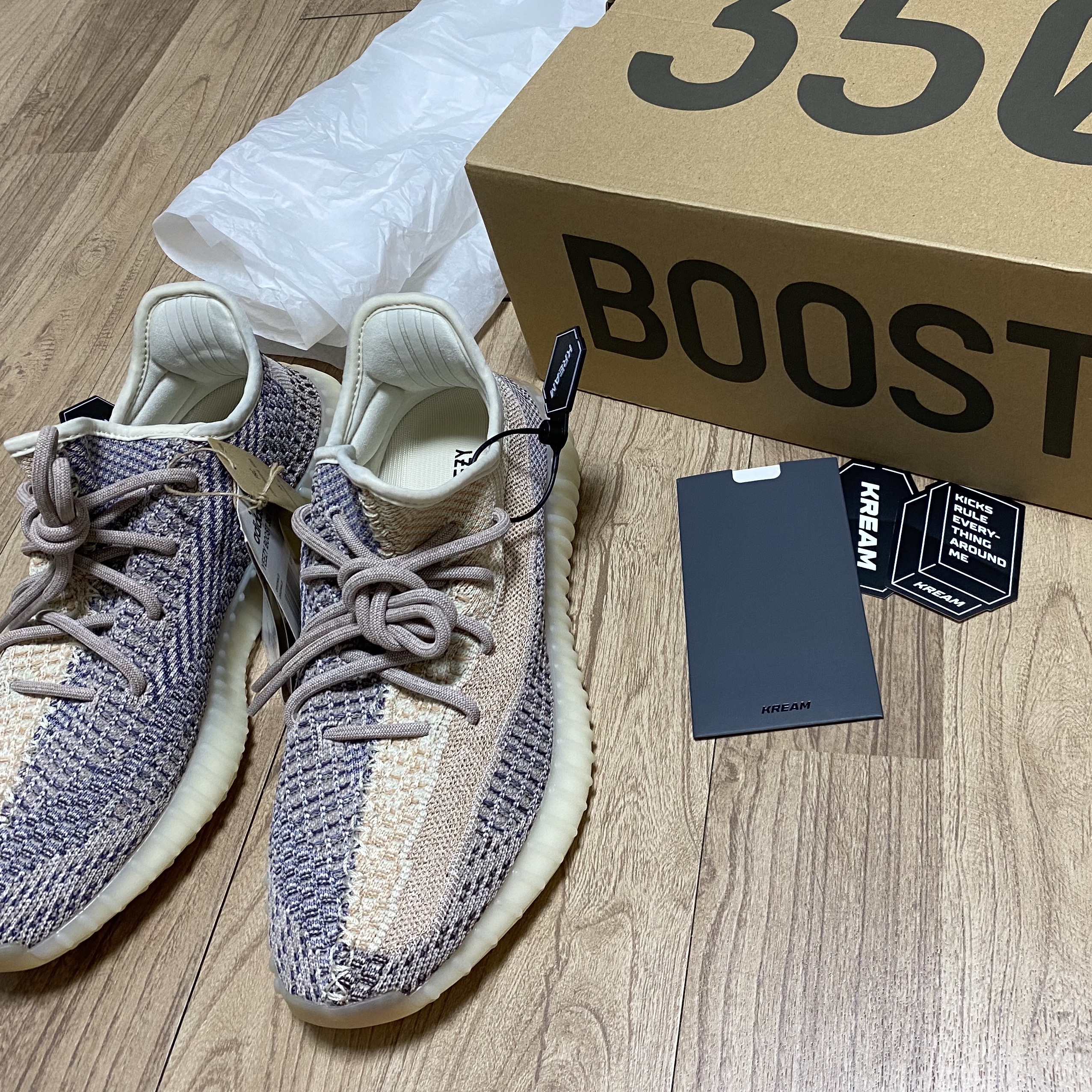 Adidas Yeezy Boost 350 V2 Ash Pearl 착용 스타일