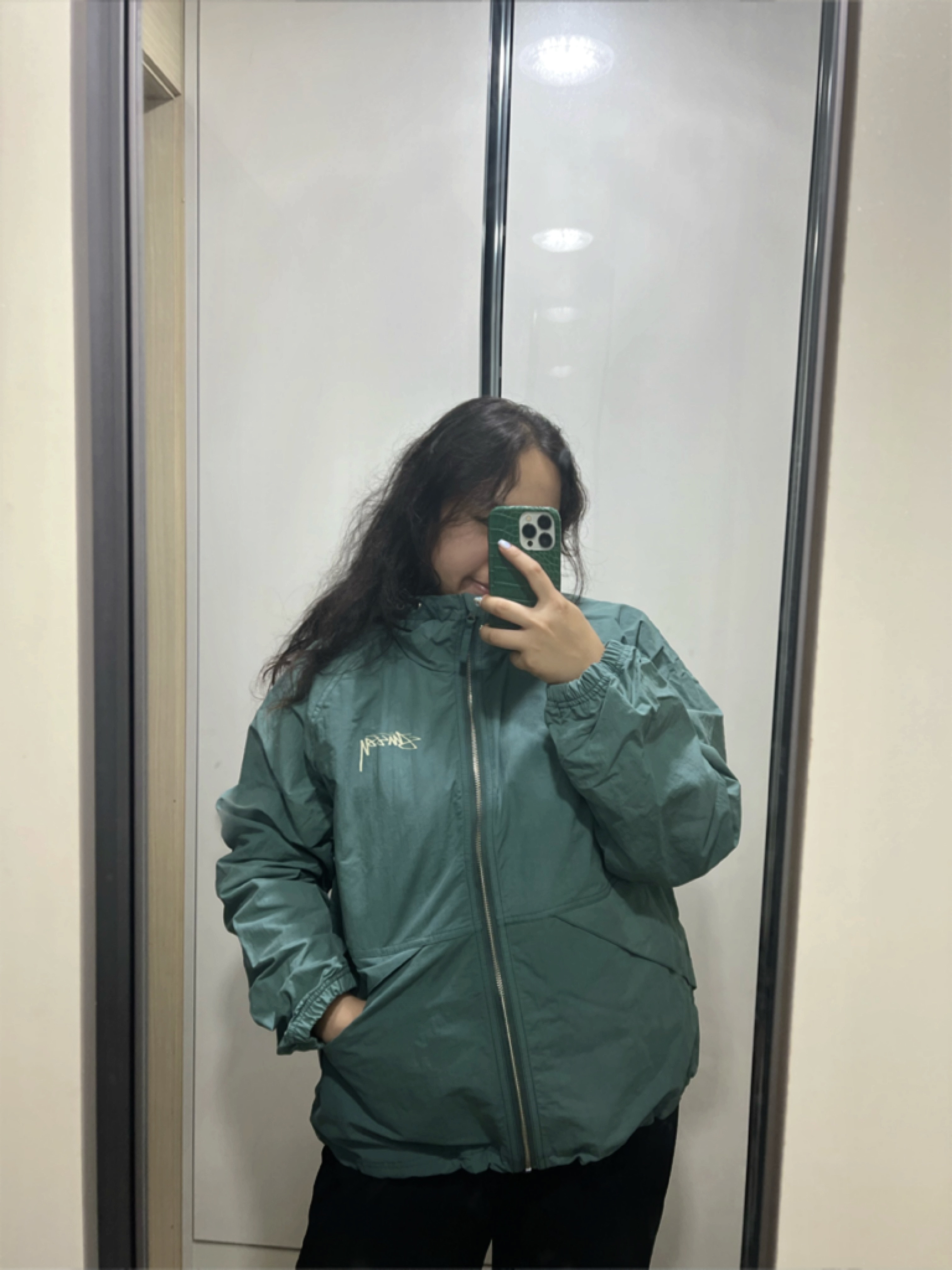 Stussy Wave Dye Beach Shell Jacket Atlantic, Adidas Yeezy Foam RNNR Ochre 착용 스타일 - 1
