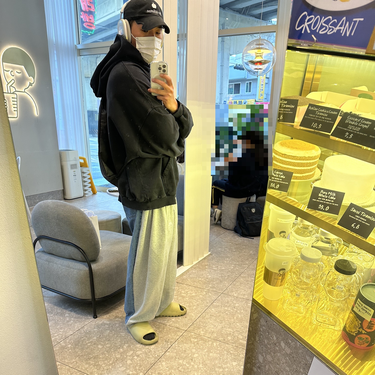 Apple AirPods Max Lightning Silver (Korean Ver.), Apple iPhone 14 Pro 256GB Silver (Korean Ver.) 착용 스타일 - 2