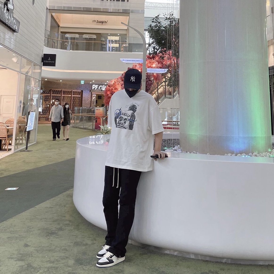 Jordan 1 x Travis Scott x Fragment Retro Low OG SP Military Blue, Jordan x Travis Scott x Fragment T-Shirt Sail (DJ0619-133) 착용 스타일 - 2