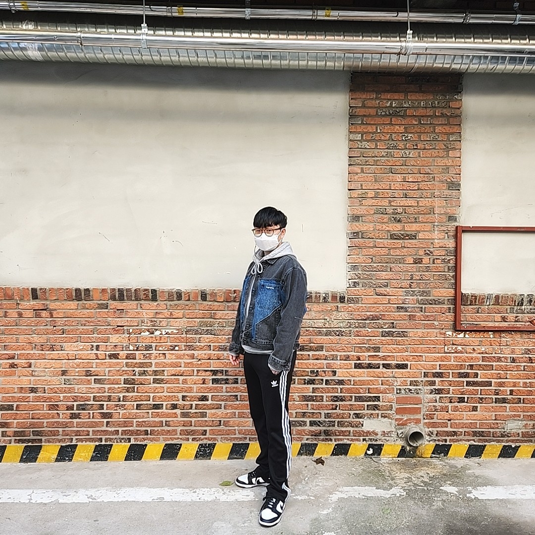 Supreme 2-Tone Paneled Denim Jacket Black - 22FW, Nike Dunk Low Retro Black 착용 스타일 - 1