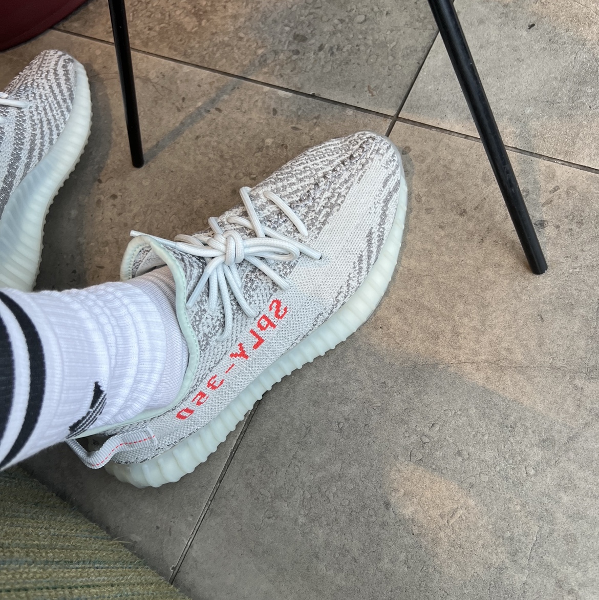 Adidas Yeezy Boost 350 V2 Blue Tint 2017, Stussy Stock DSM New York LS T-Shirt Navy 2021 착용 스타일 - 3