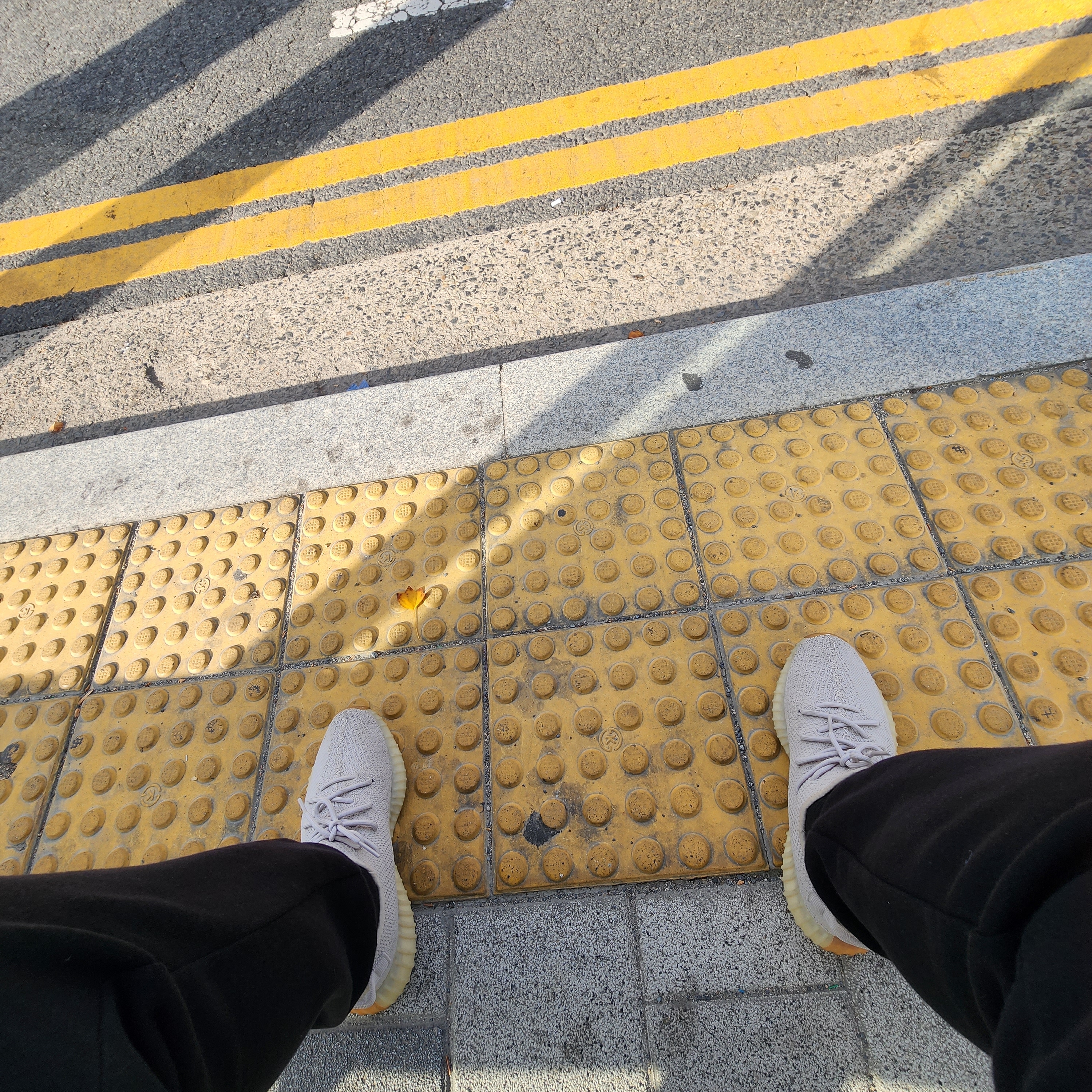 Adidas Yeezy Boost 350 V2 Sesame 2018 착용 스타일