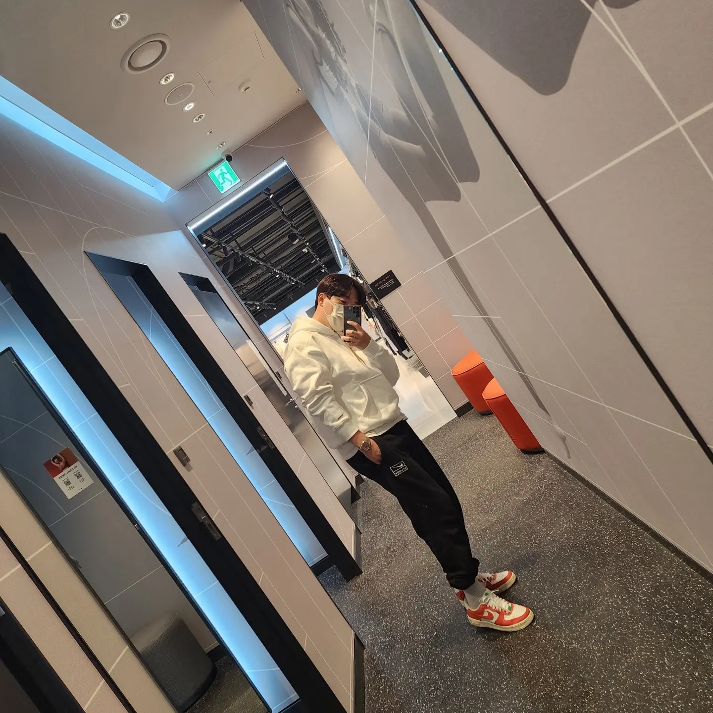 Nike x Jacquemus NRG Fleece Hoodie Sail - Asia, Nike x Stussy NRG RA Washed Fleece Pants Black (DN4030-010) 착용 스타일 - 3