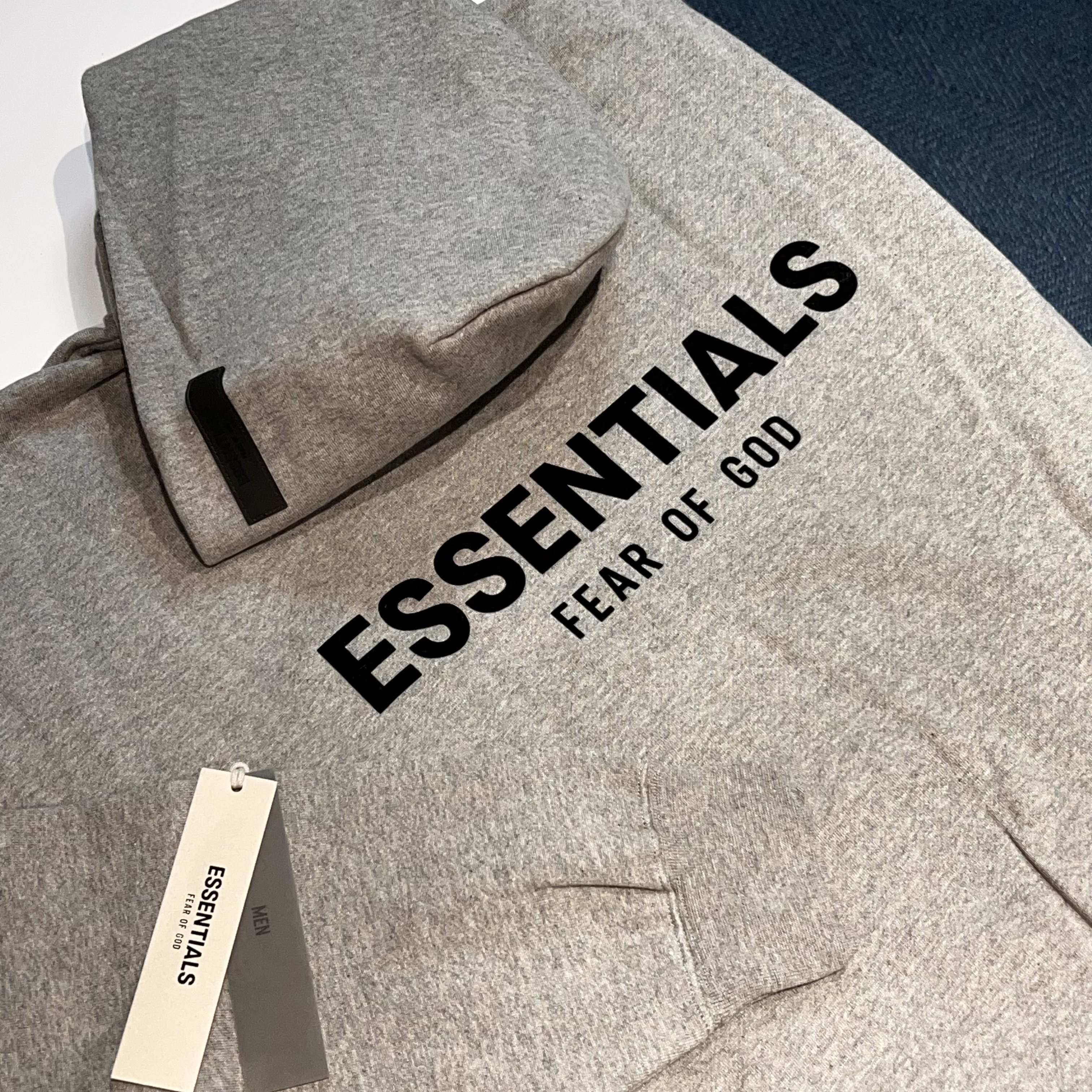 Essentials The Core Collection Hoodie Dark Oatmeal 착용 스타일 - 2