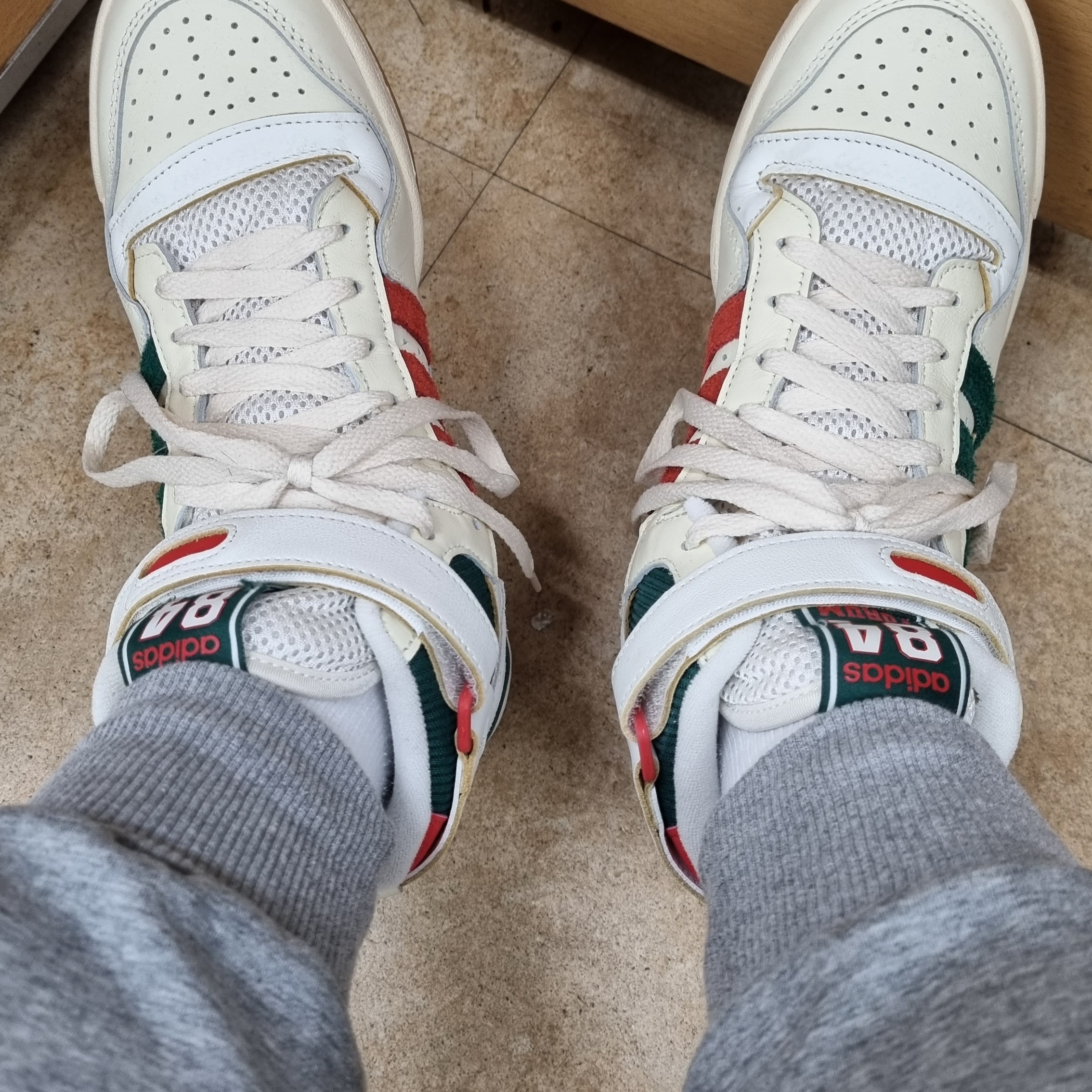 Adidas Forum 84 High Collegiate Green Red 착용 스타일 - 3