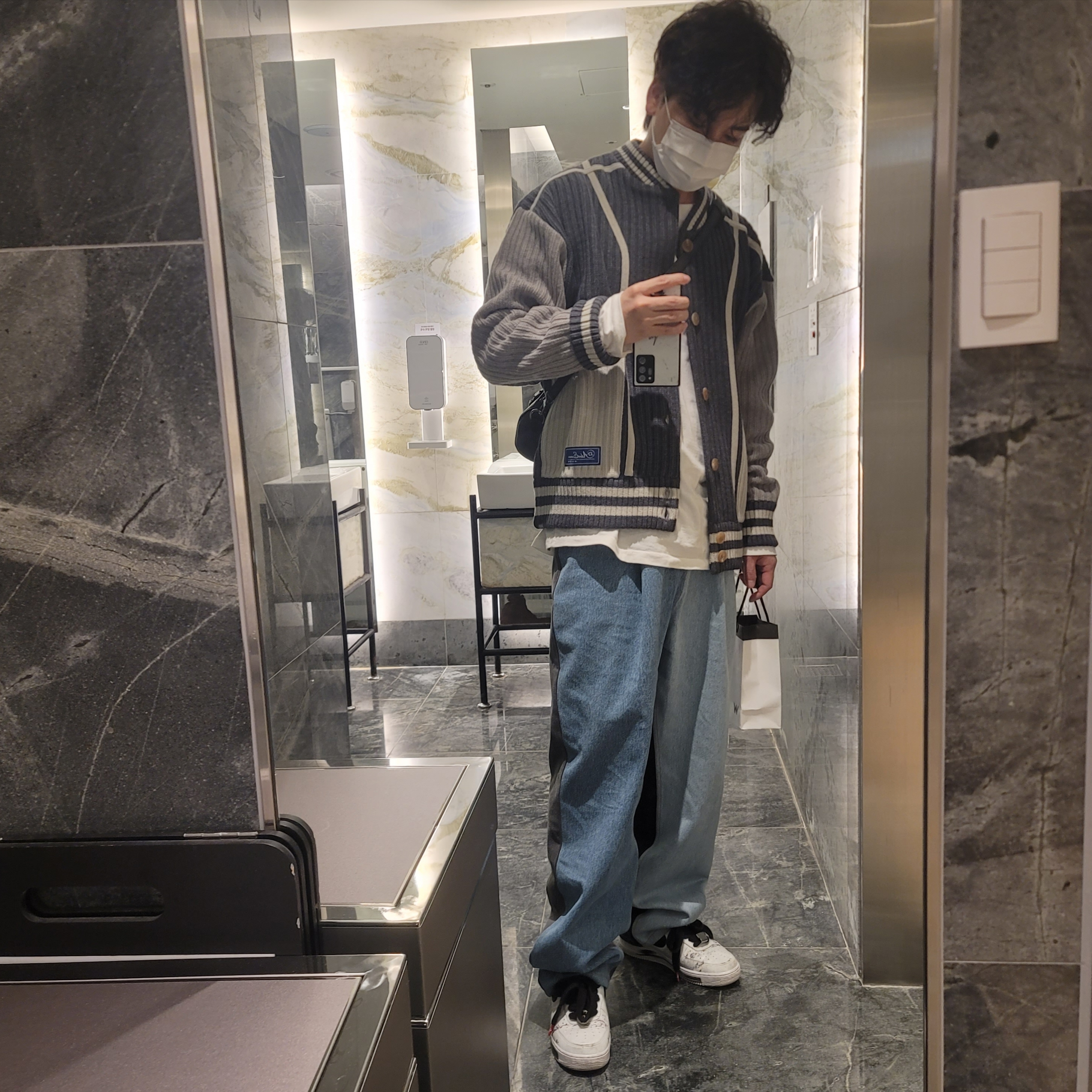 Ader Error Tomb Cardigan Grey, Nike x Peaceminusone Air Force 1 Low Para-Noise 2.0 착용 스타일