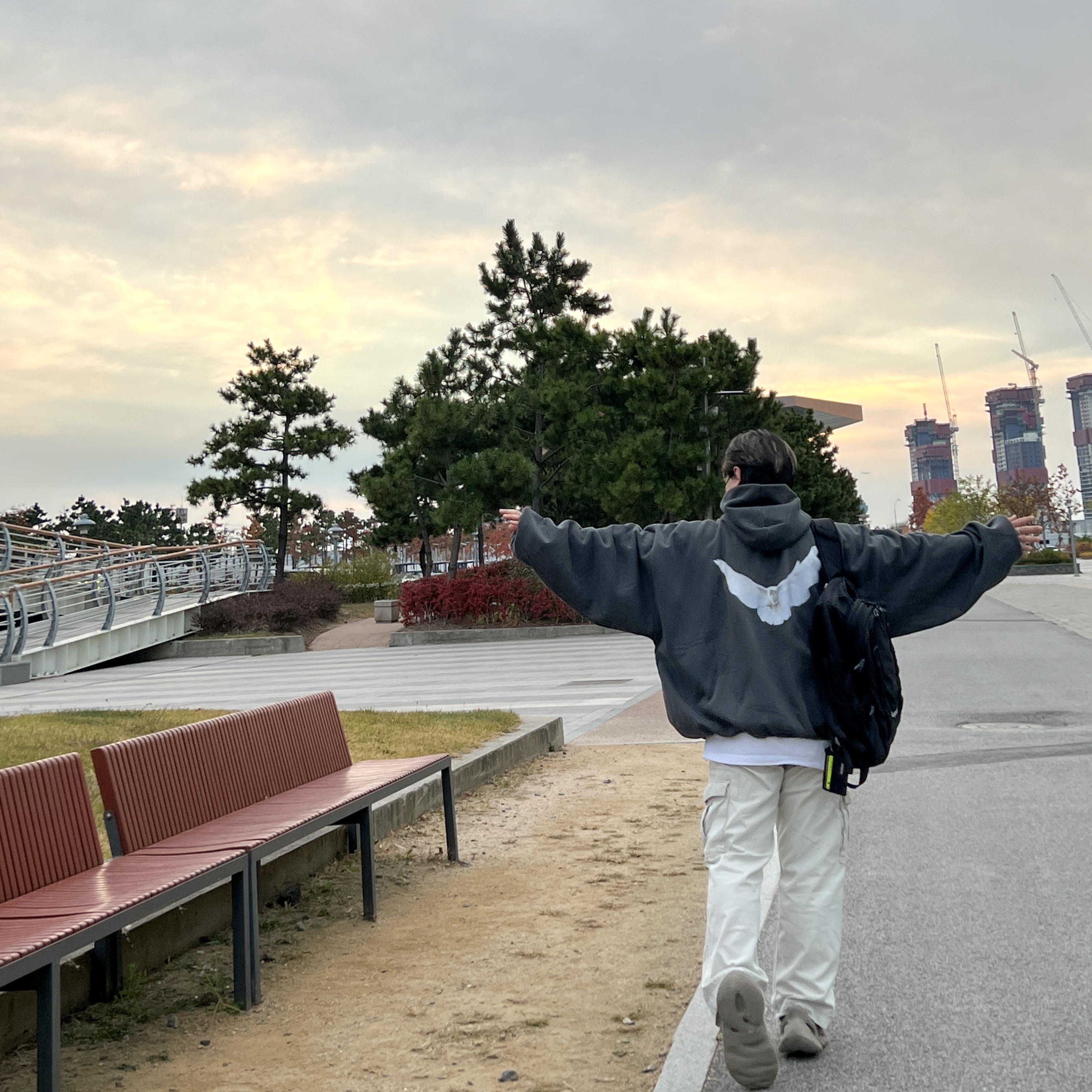 Yeezy Gap Engineered By Balenciaga Dove Hoodie Black, Supreme Backpack Black - 20FW 착용 스타일 - 2