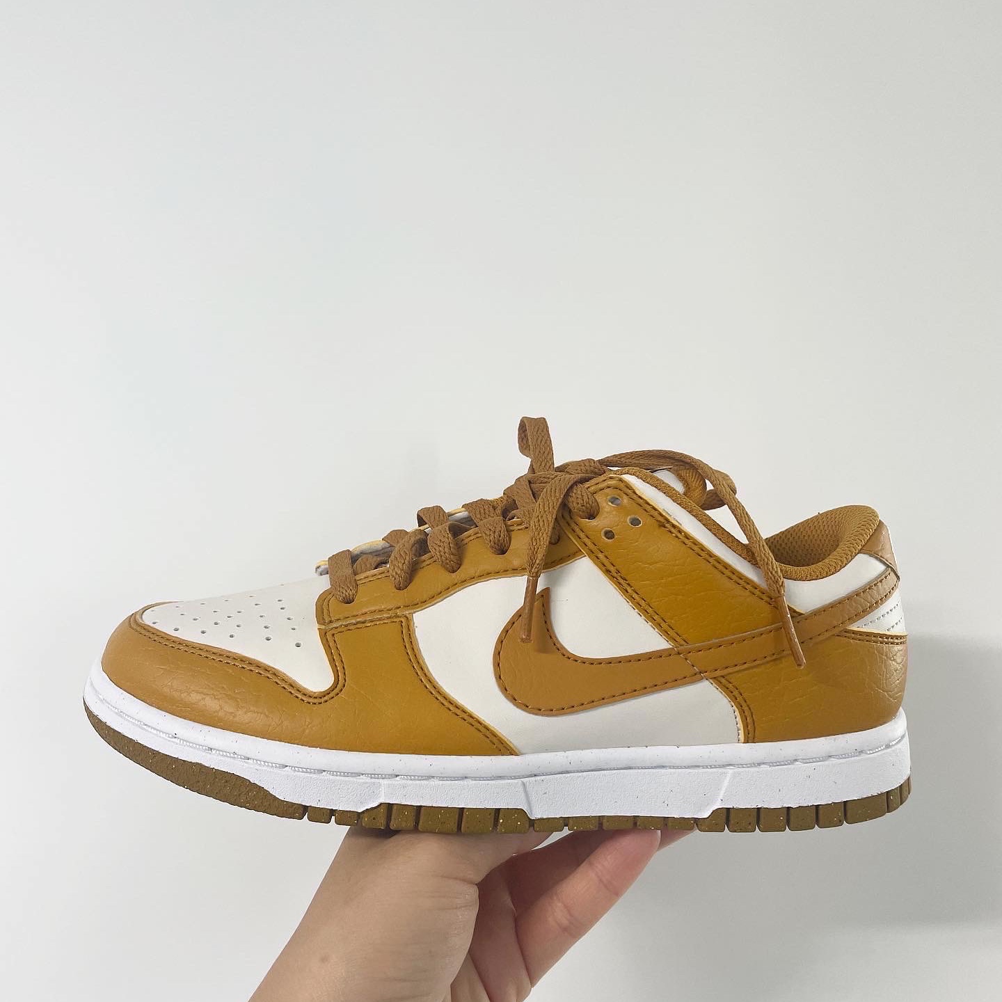 (W) Nike Dunk Low Next Nature Phantom 착용 스타일 - 3