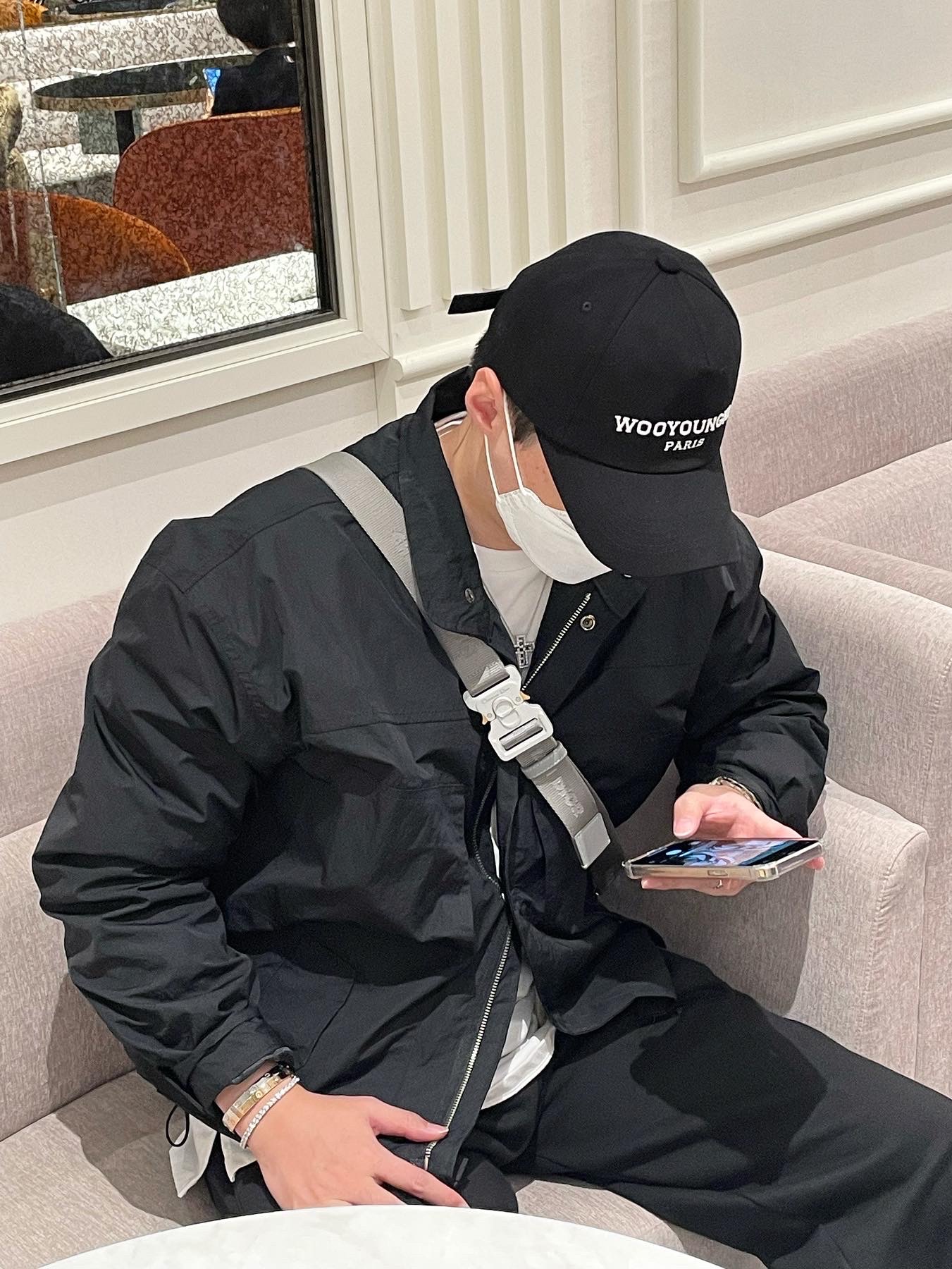 Wooyoungmi White Embroidered Logo Ball Cap Black, Celine CT-04 Low Lace Up Calfskin Sneakers Optic White Black 착용 스타일 - 1