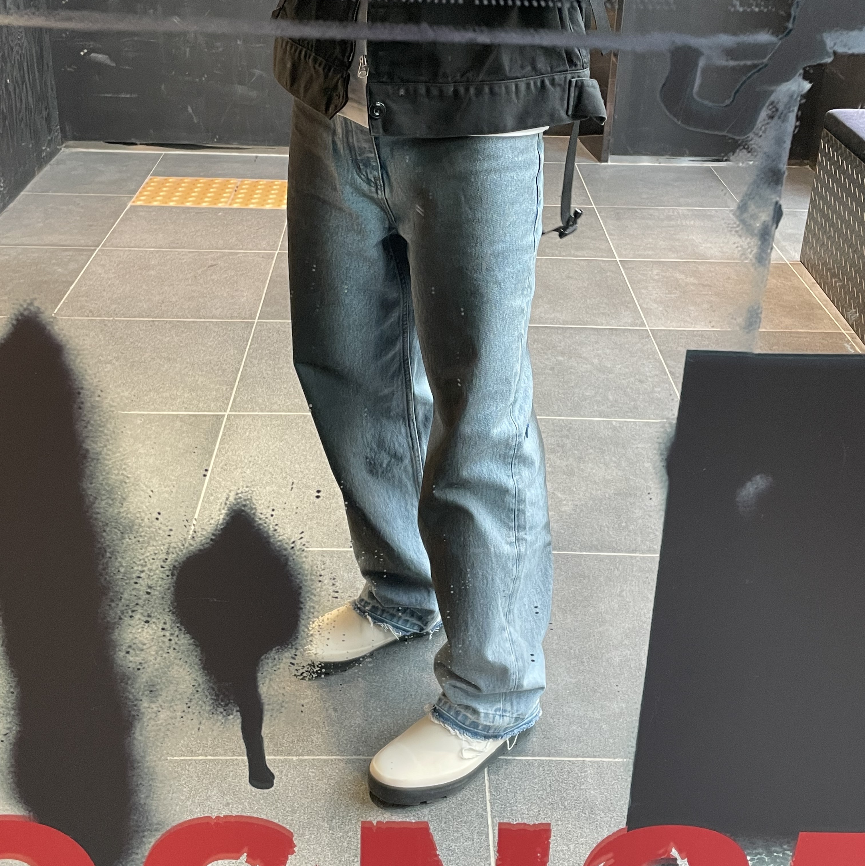 Ader Error Shab Jeans Blue, Apple AirPods Max Lightning Silver (Korean Ver.) 착용 스타일 - 2