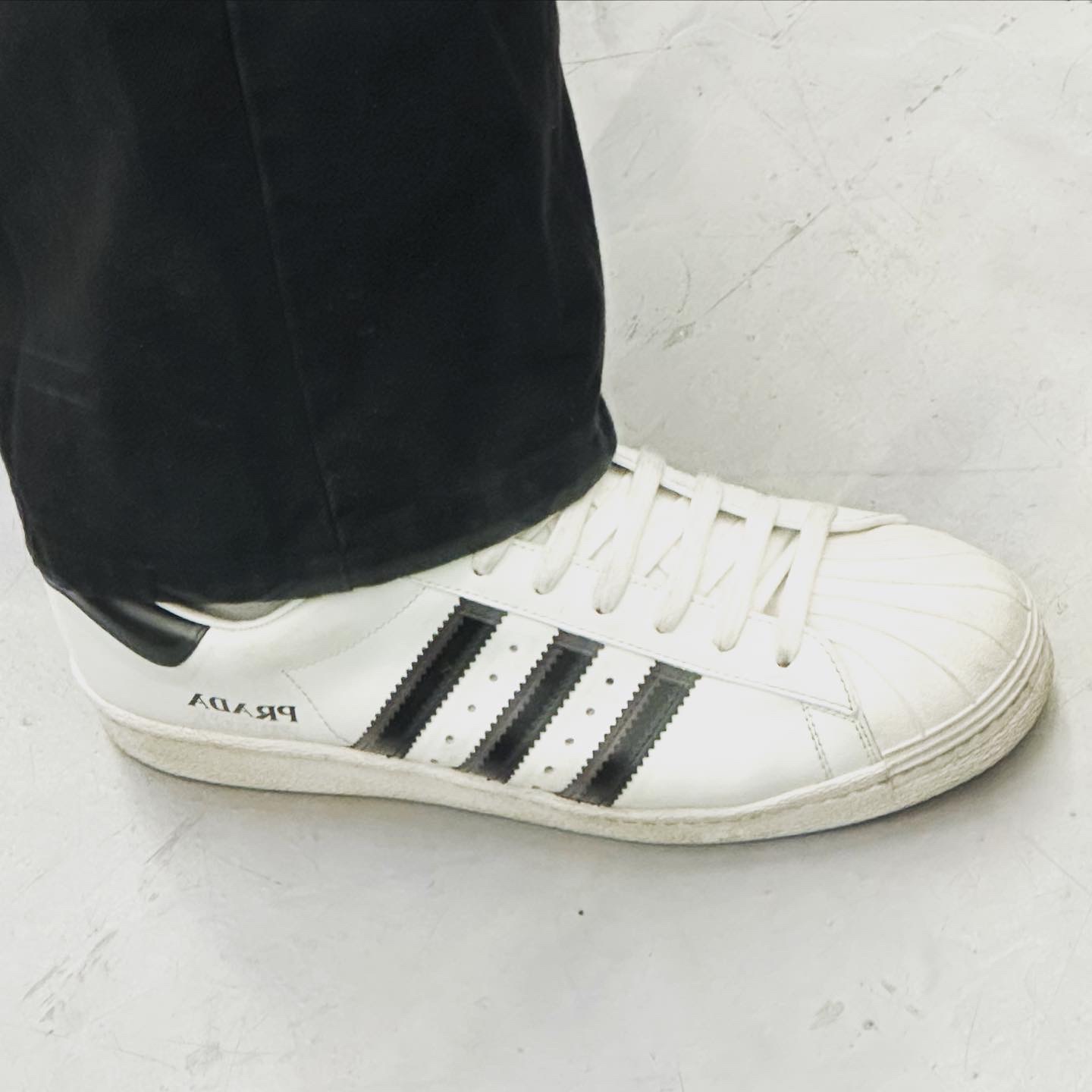 Adidas x Prada Superstar White Black 착용 스타일 - 3