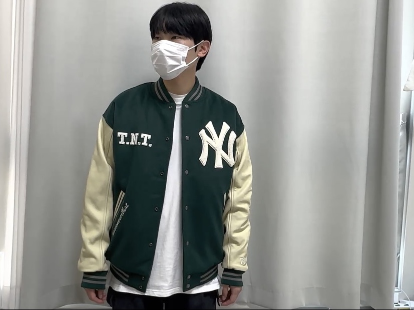 Thisisneverthat x New Era x MLB New York Yankees Varsity Jacket Dark Green, Thisisneverthat x New Era x MLB New York Yankees Varsity Jacket Navy 착용 스타일 - 1