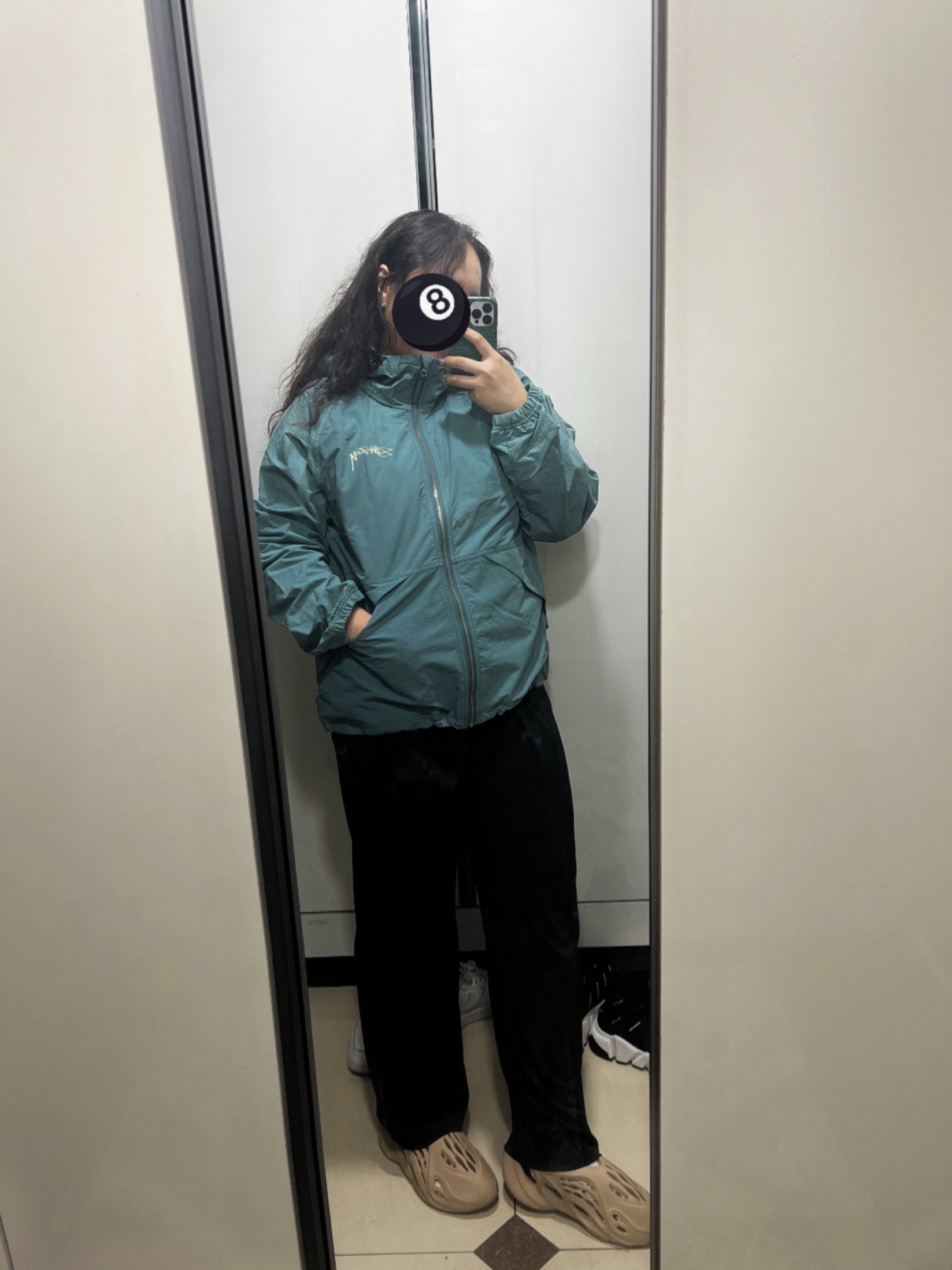 Stussy Wave Dye Beach Shell Jacket Atlantic, Adidas Yeezy Foam RNNR Ochre 착용 스타일 - 2