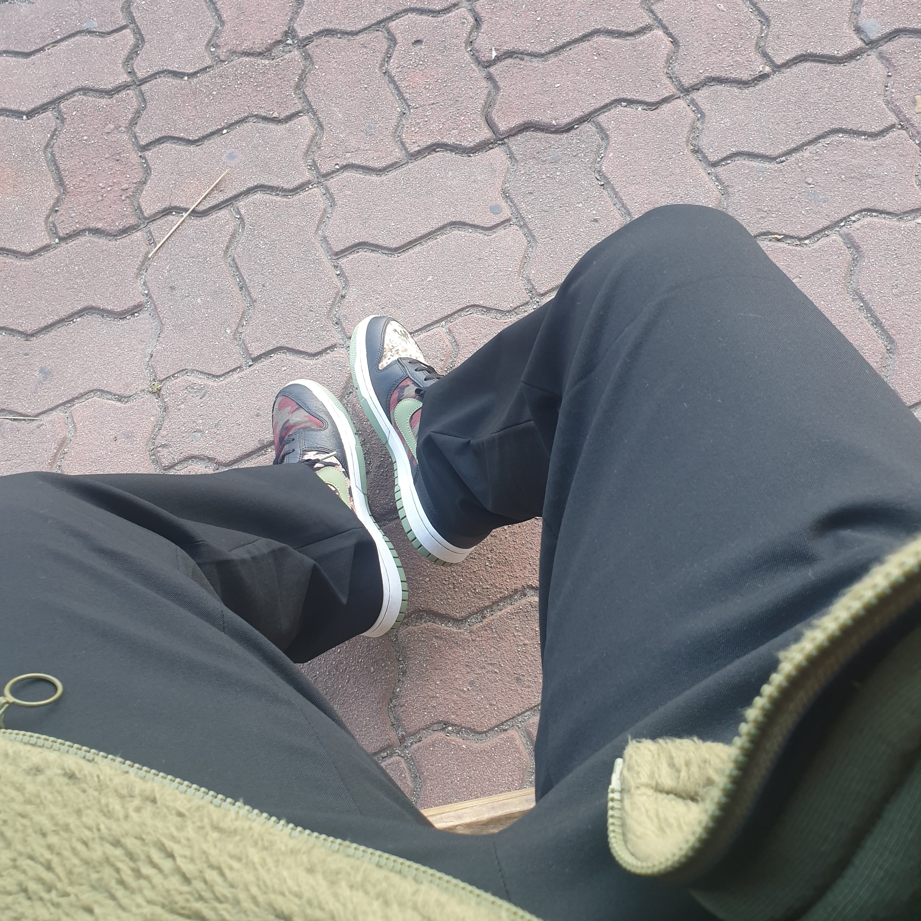 Nike Dunk Low SE Black Multi Camo 착용 스타일