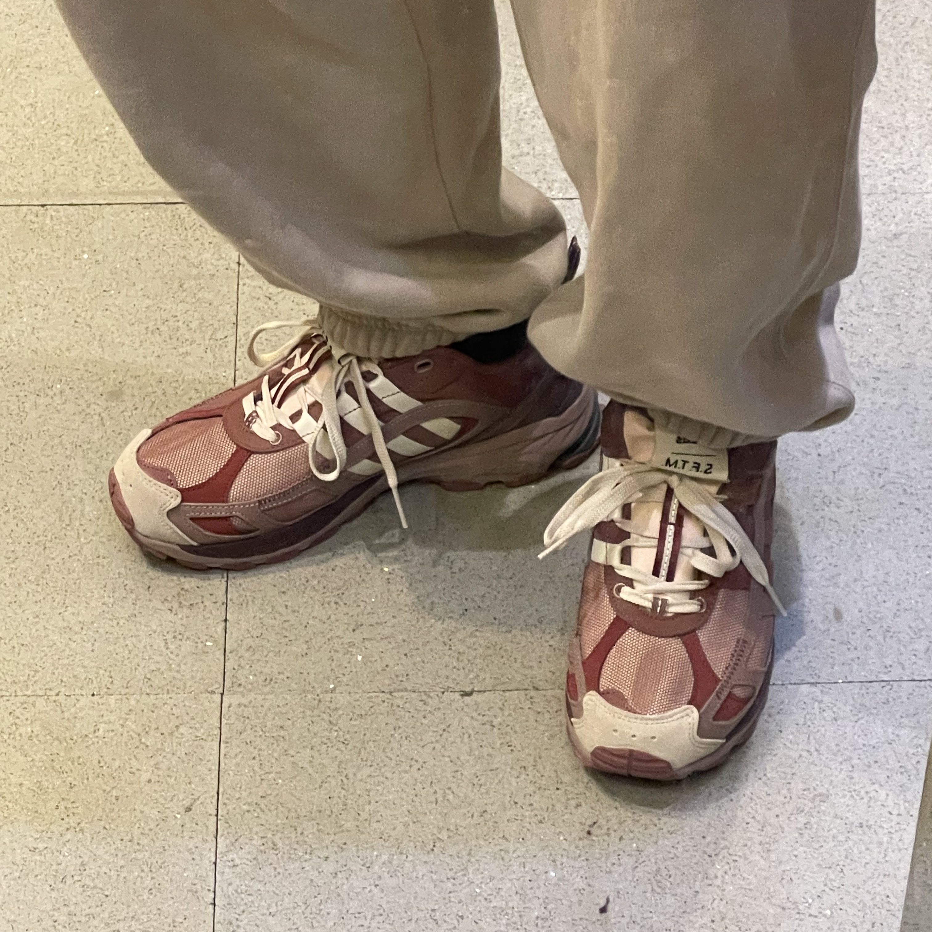 Adidas x Song for the Mute Shadowturf Purple Burgundy 착용 스타일 - 1