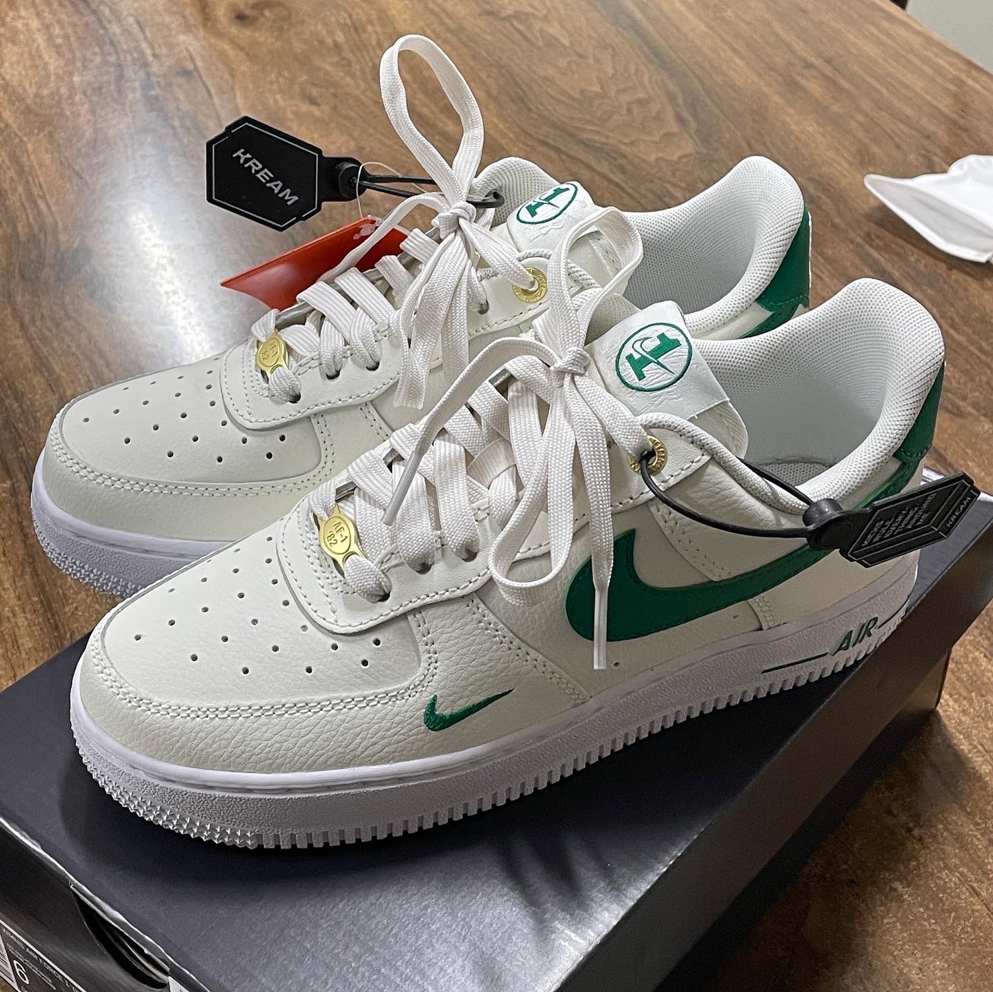 (W) Nike Air Force 1 '07 SE 40th Anniversary Join Forces Sail Malachite 착용 스타일 - 1