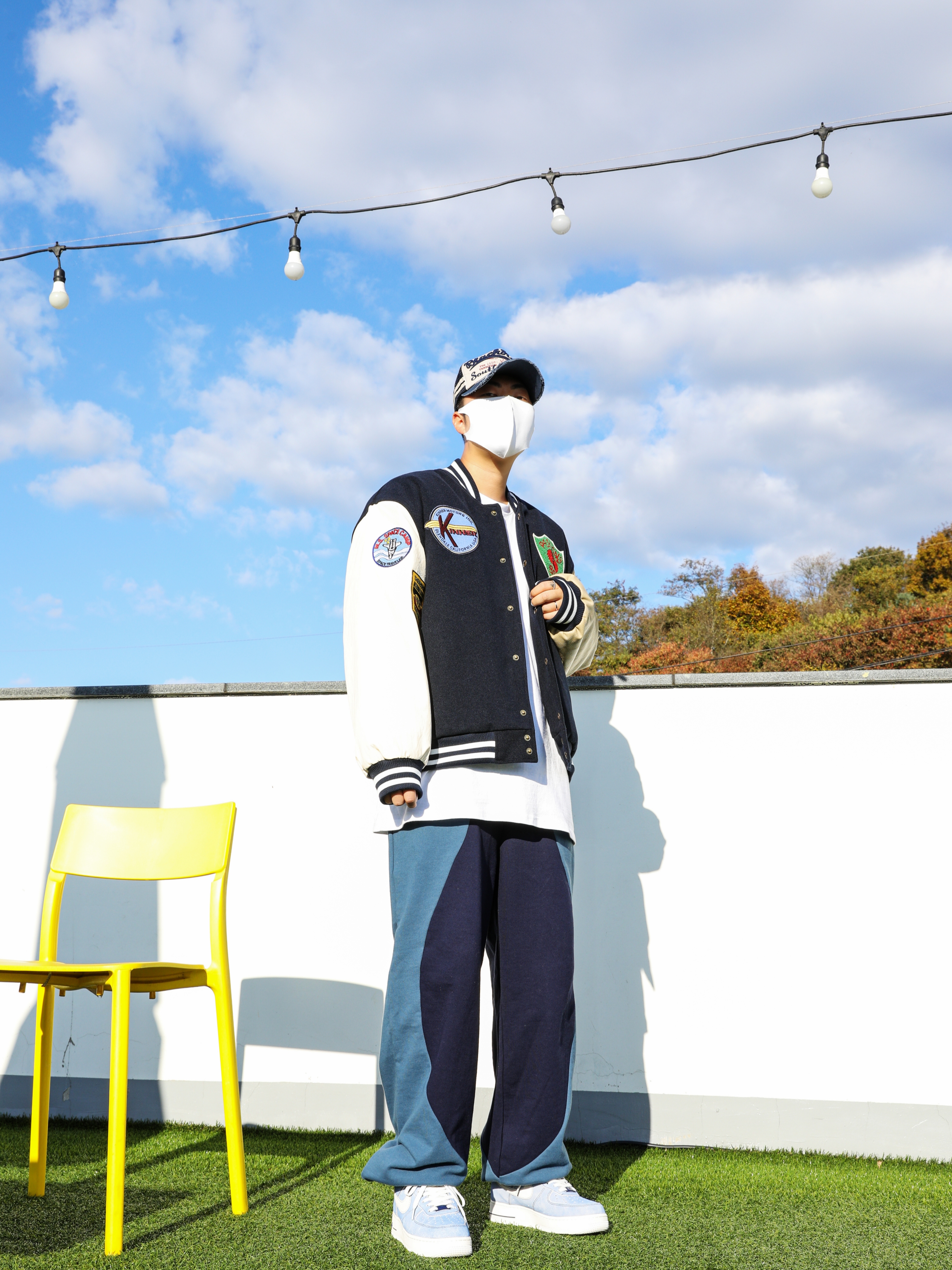 Nike Air Force 1 '07 LV8 Dusty Blue 착용 스타일 - 2