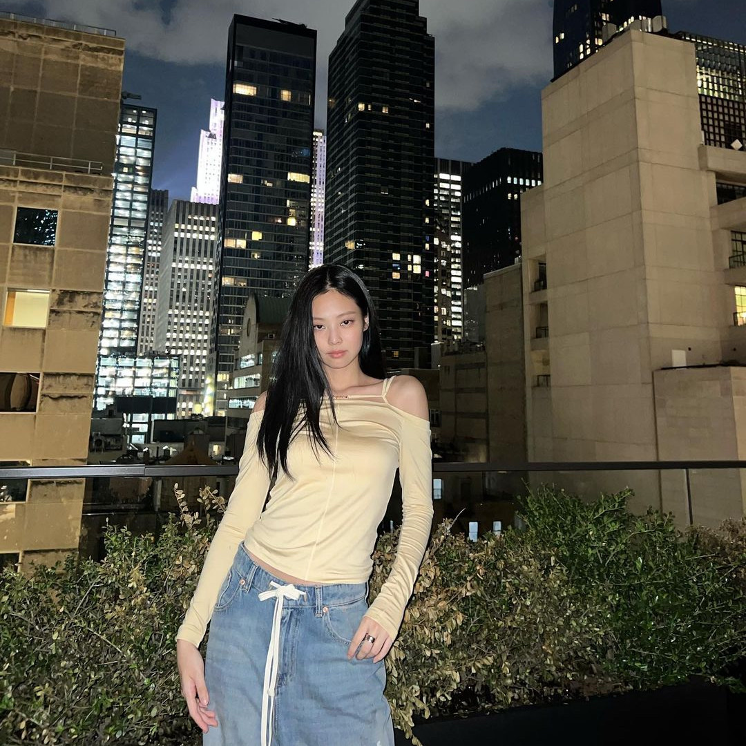 (W) Jacquemus Le T-Shirt Sierra Beige 착용 스타일 - 3