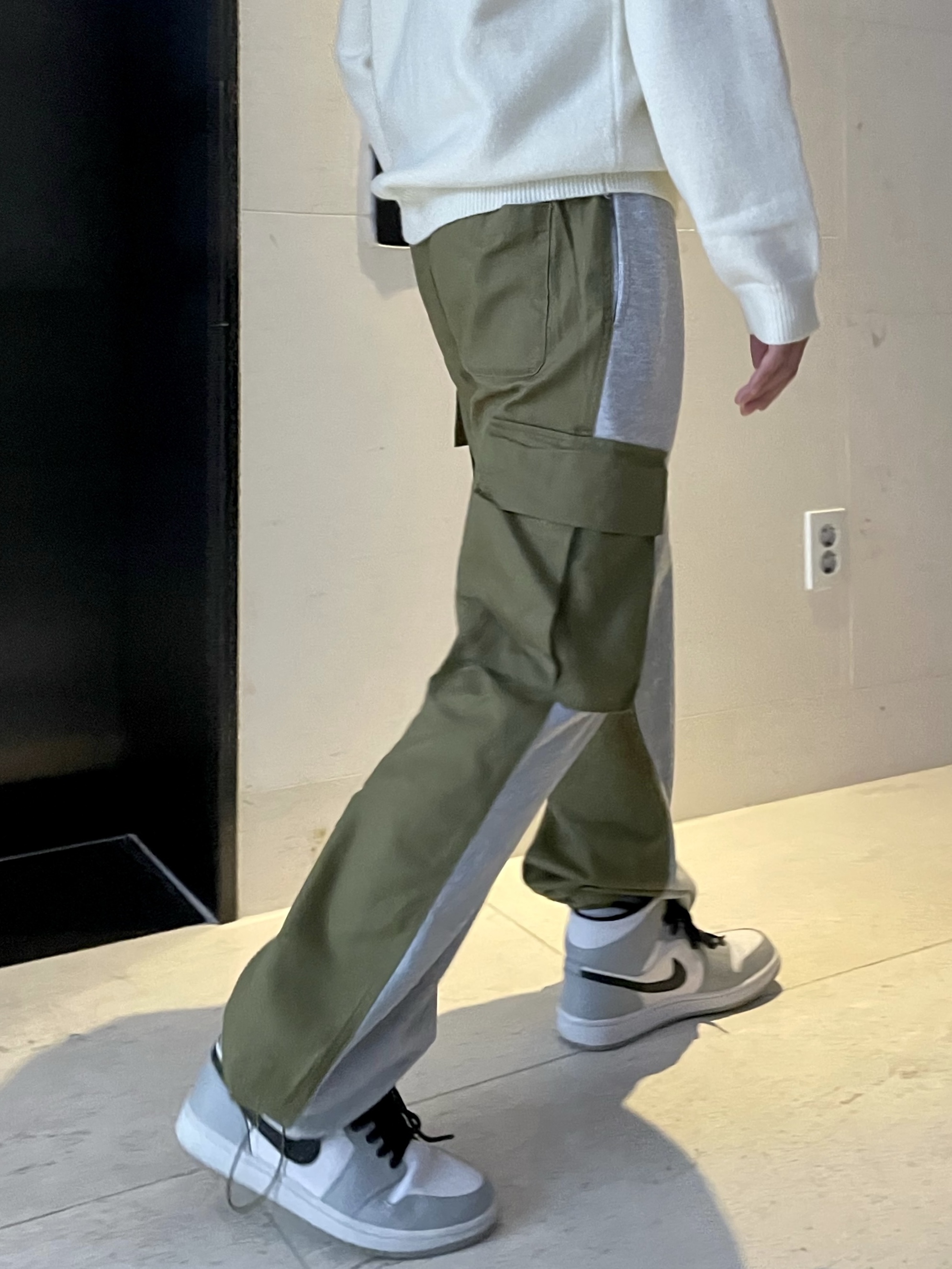 Jordan 1 Mid Light Smoke Grey 착용 스타일 - 3
