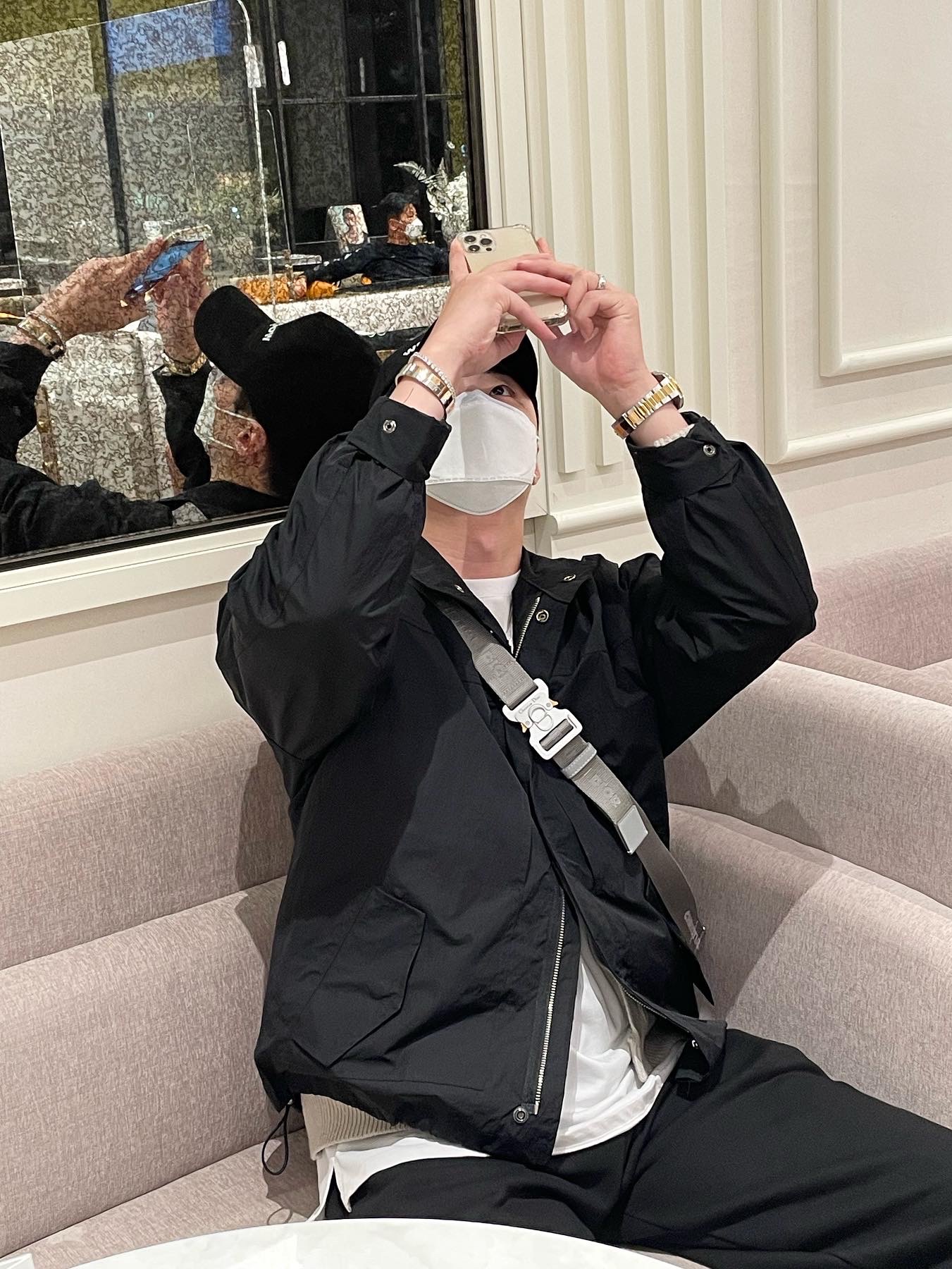 Wooyoungmi White Embroidered Logo Ball Cap Black, Celine CT-04 Low Lace Up Calfskin Sneakers Optic White Black 착용 스타일 - 2