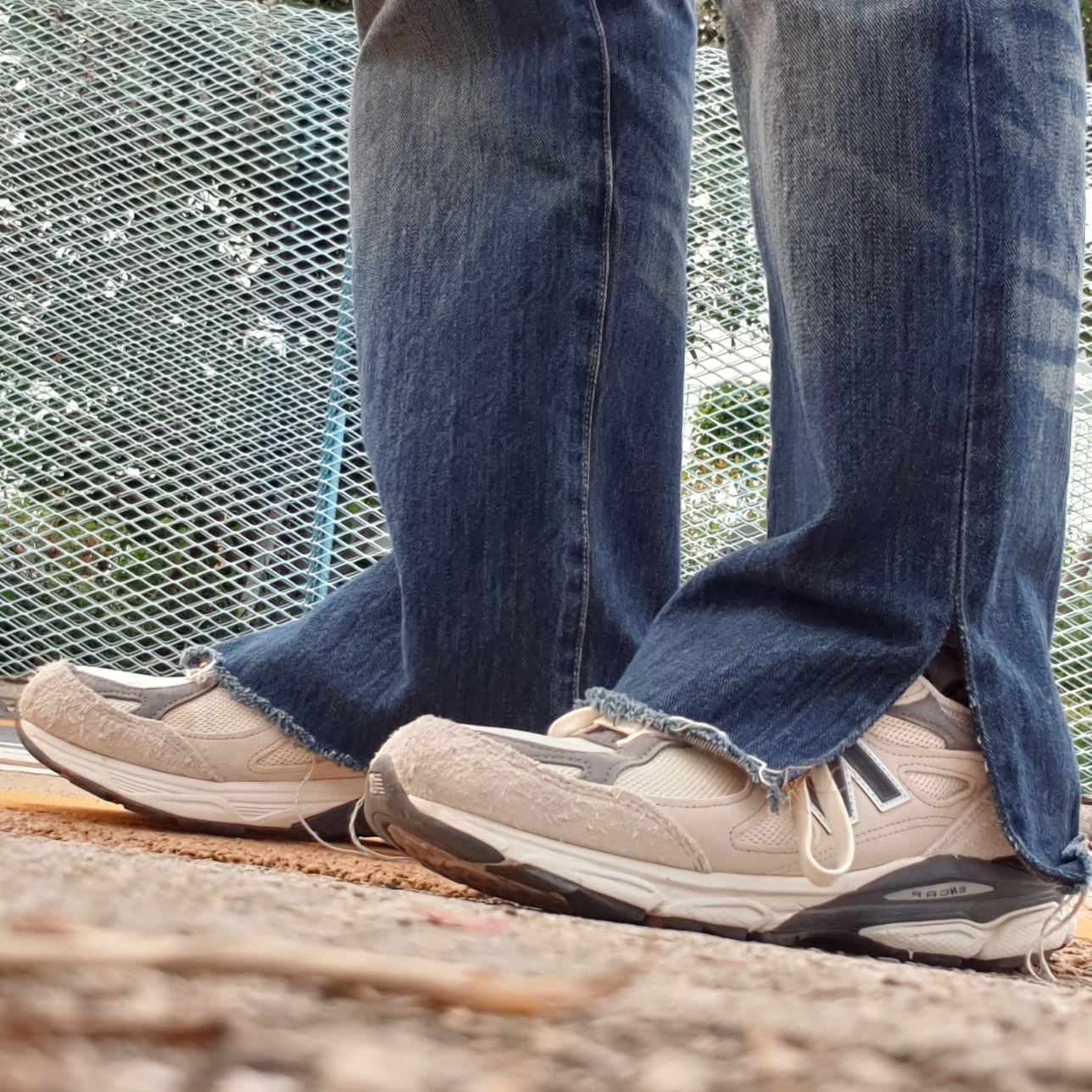 New Balance 990v3 Made in USA Moonbeam Macadamia Nut 착용 스타일