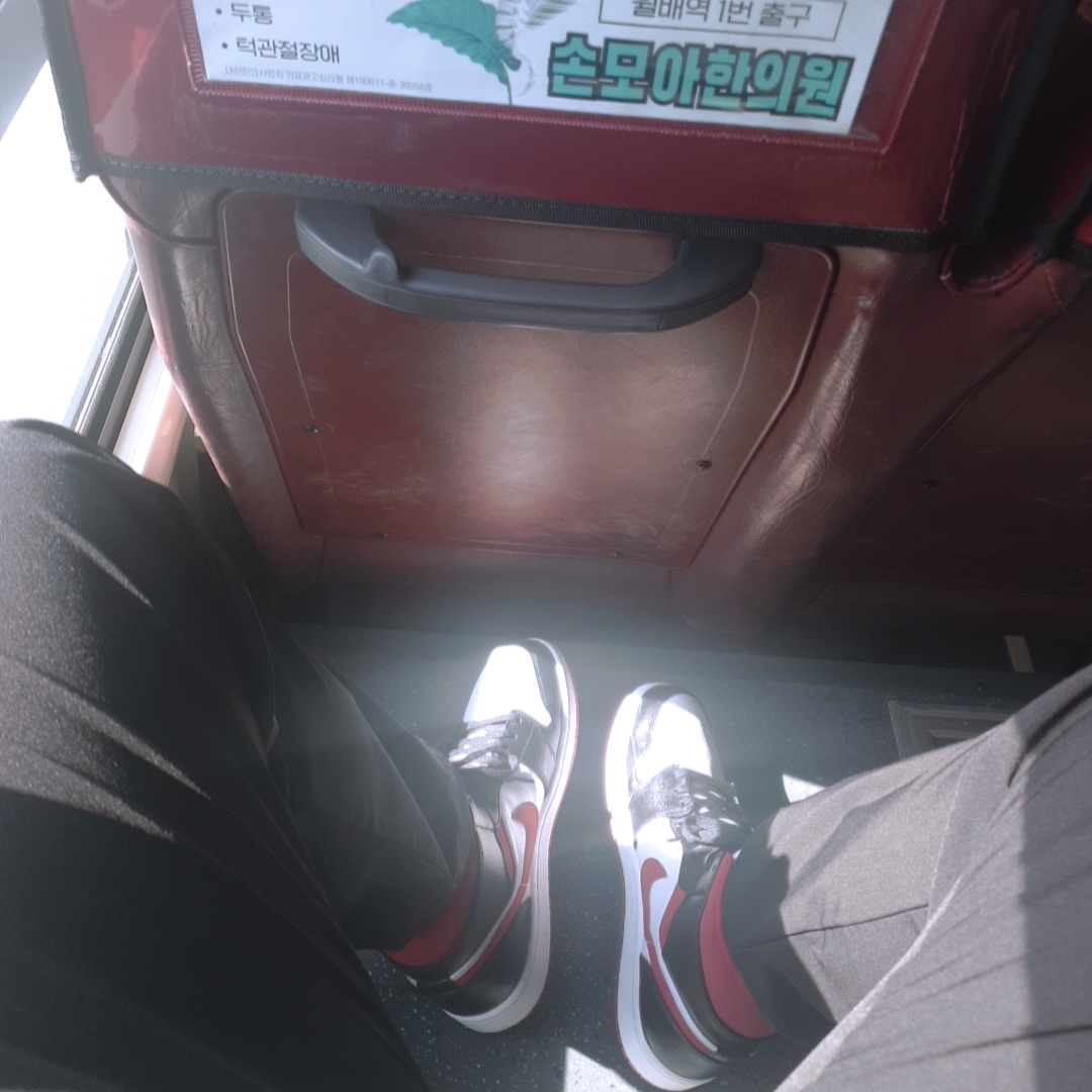 Jordan 1 Mid Gym Red Black White 착용 스타일