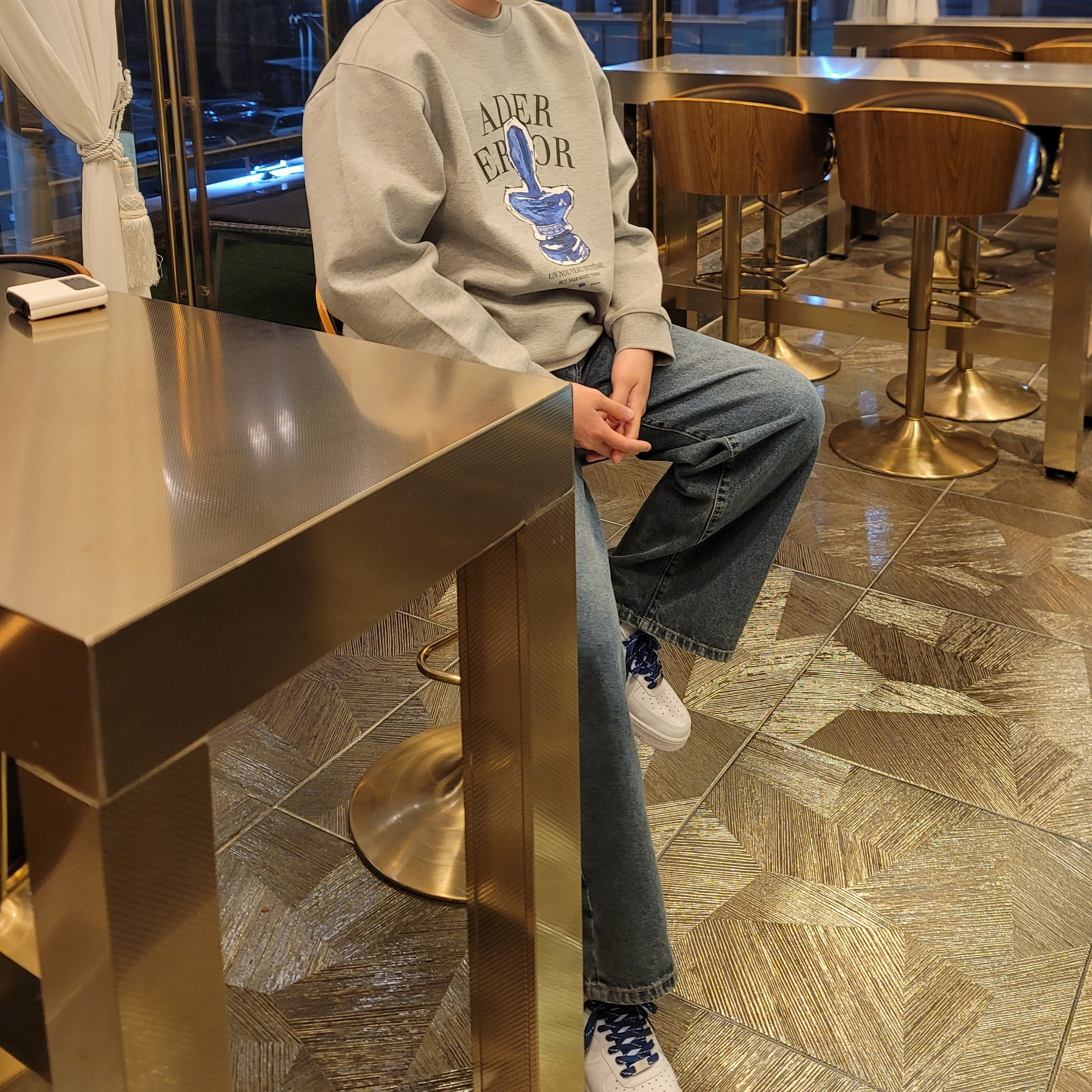 Ader Error Portrait Trophy Logo Sweatshirt Grey, Nike Air Force 1 '07 Low White 착용 스타일