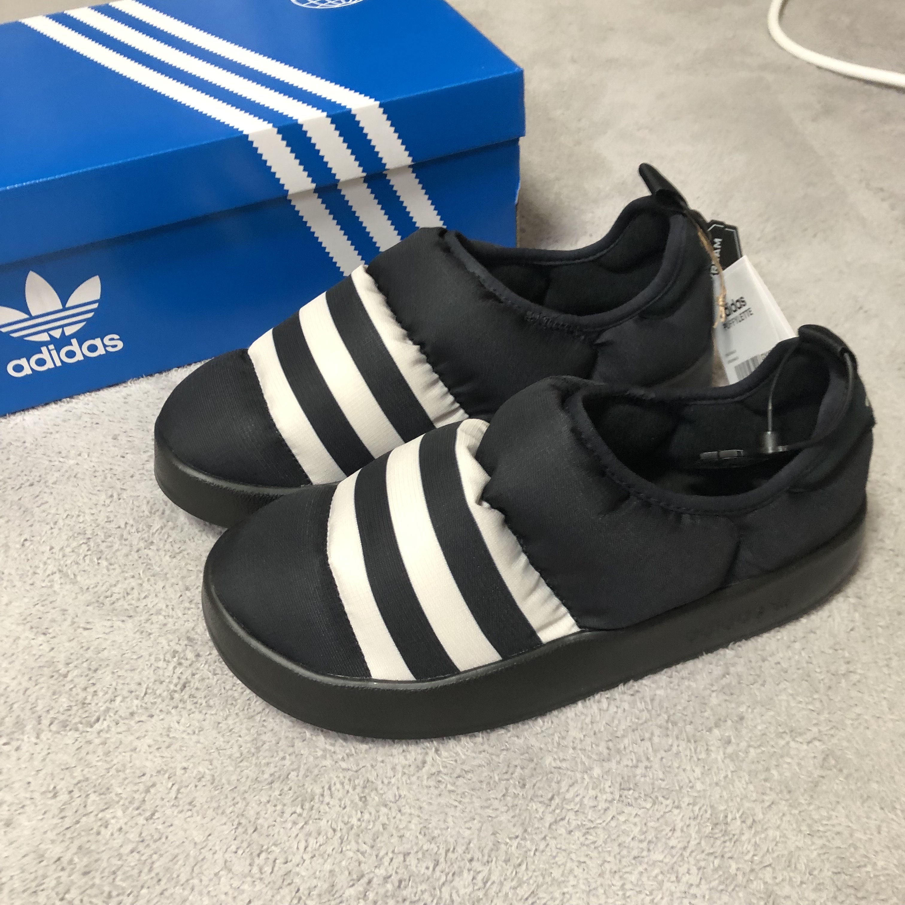 Adidas Puffylette Core Black 착용 스타일 - 3