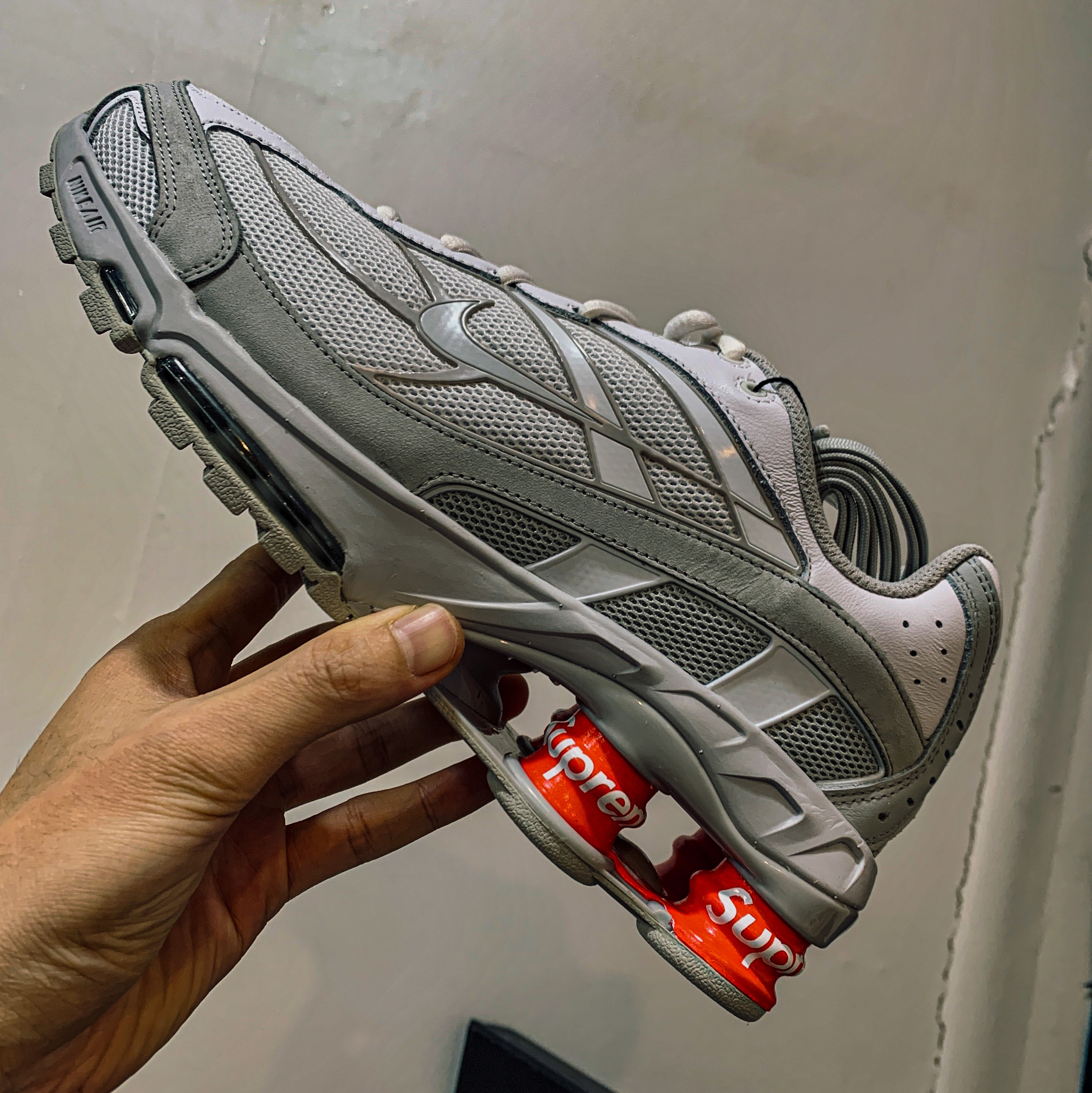 Nike x Supreme Shox Ride 2 SP White 착용 스타일 - 1