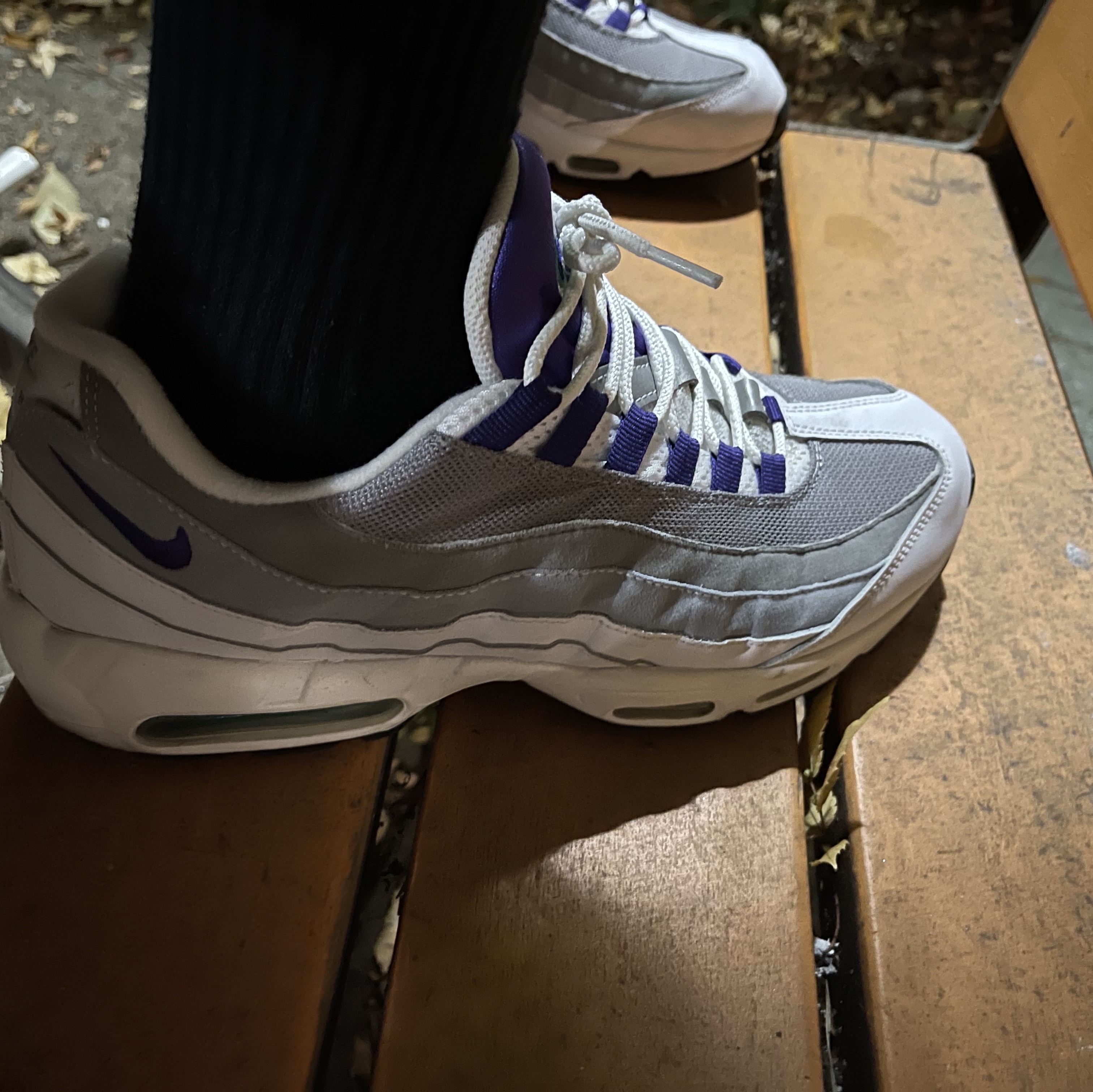 Nike Air Max 95 OG Grape 착용 스타일 - 3
