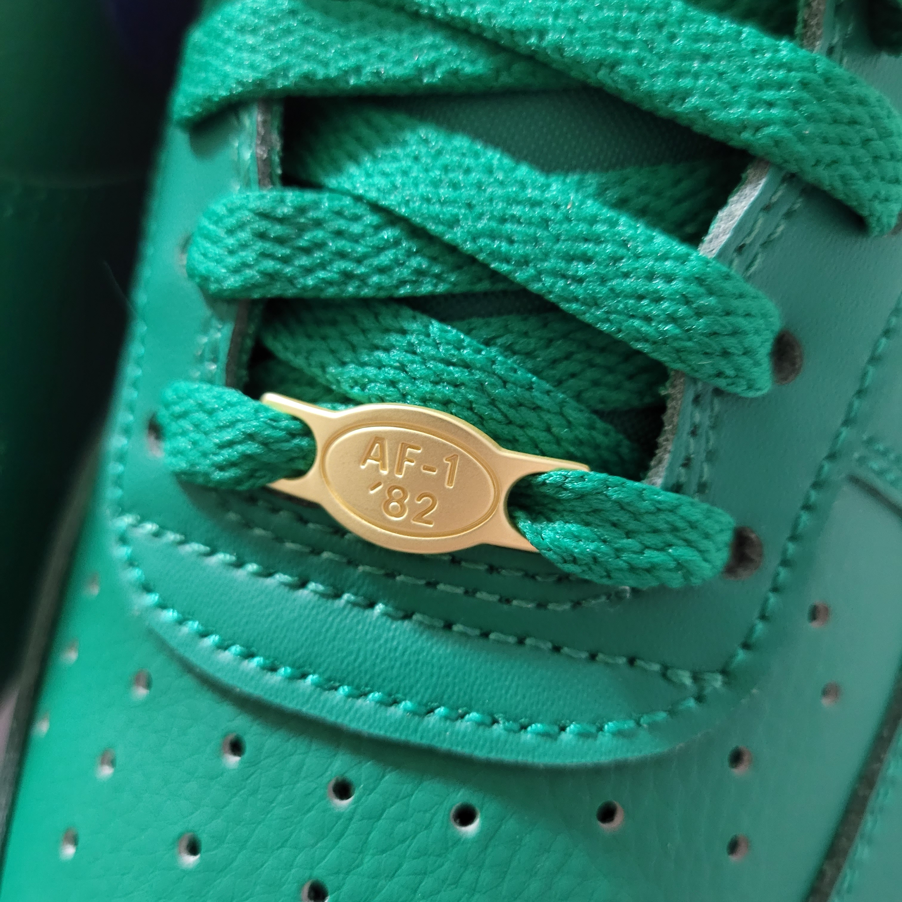 Nike Air Force 1 '07 LV8 40th Anniversary Join Forces Malachite Blue Jay 착용 스타일 - 5
