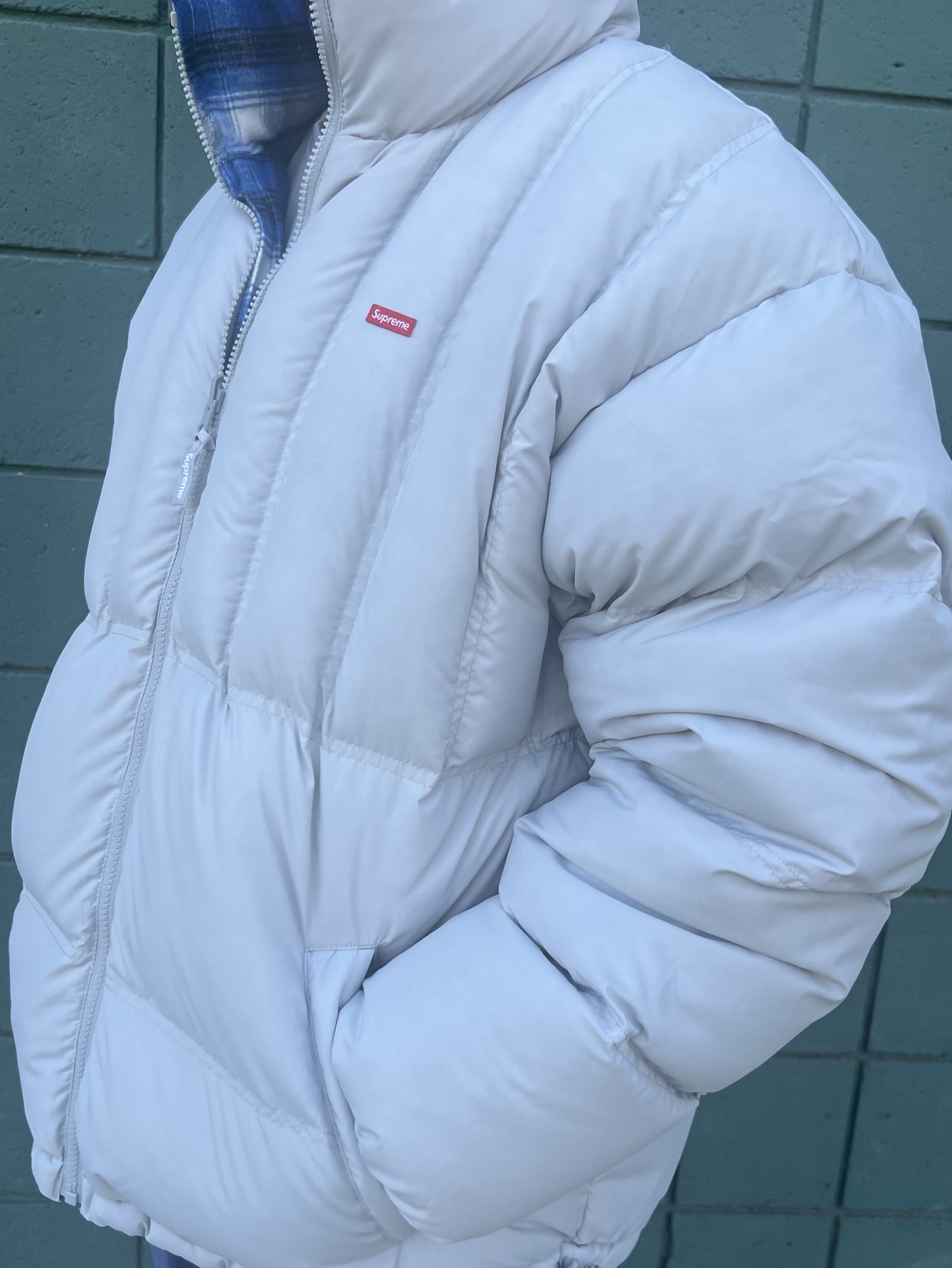 Adidas Yeezy Boost 350 V2 Cream/Triple White, Supreme Flannel Reversible Puffer Jacket Grey - 22FW 착용 스타일 - 5