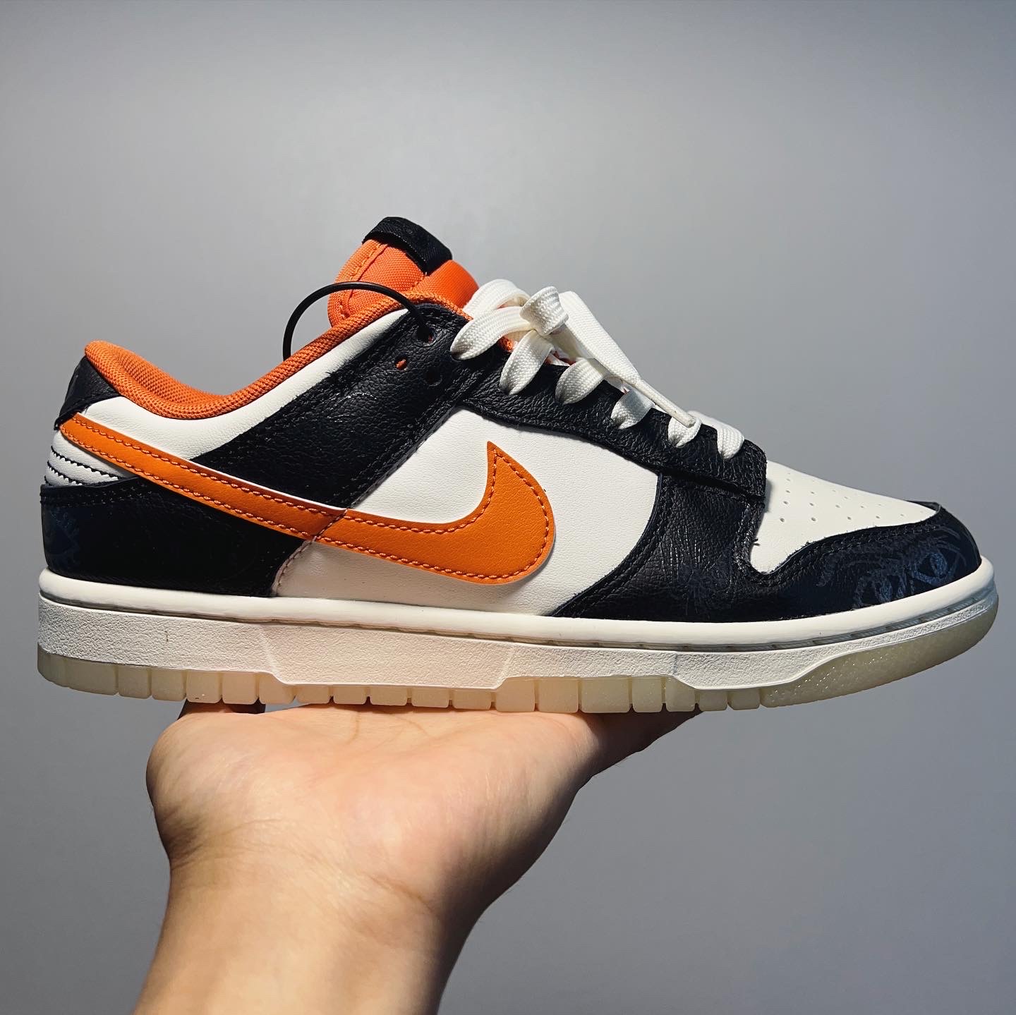 Nike Dunk Low Retro PRM Halloween, (GS) Nike Dunk Low PRM Halloween 착용 스타일 - 1