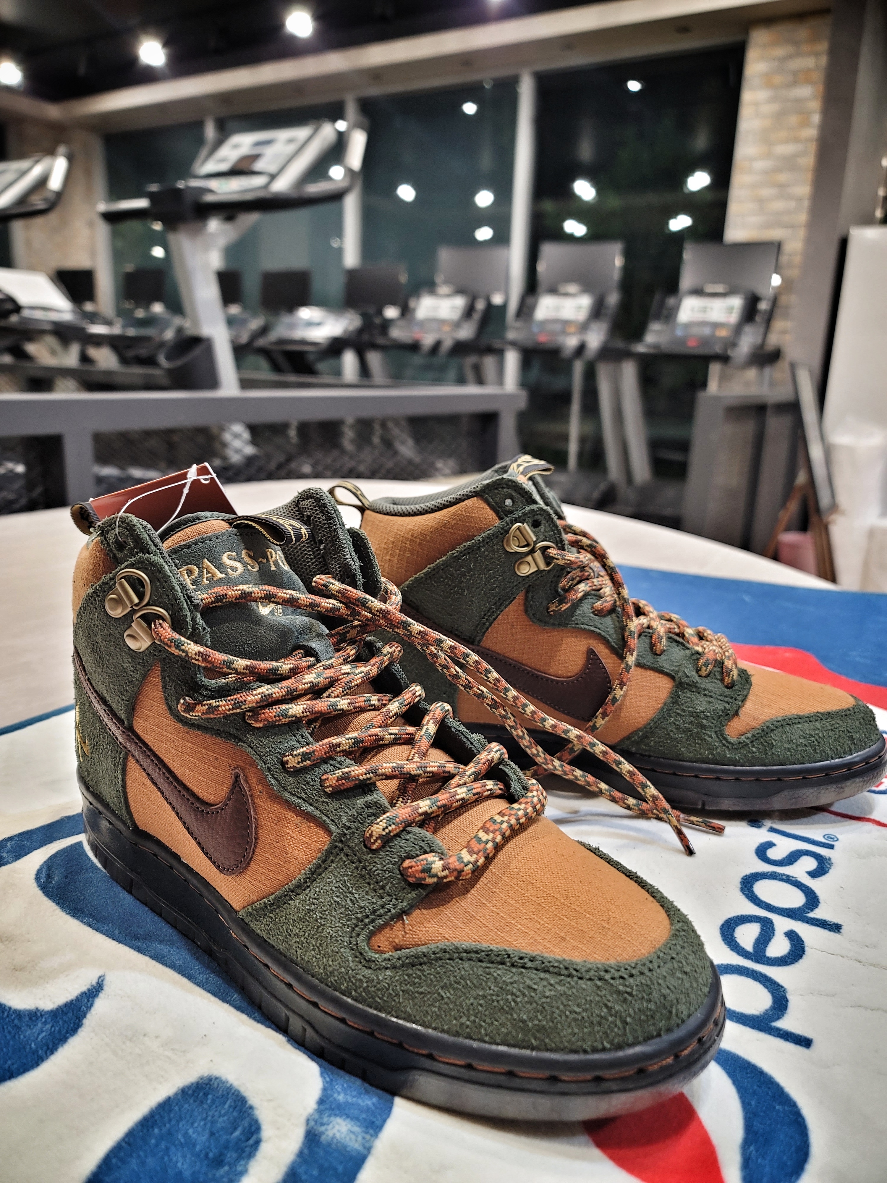 Nike SB Dunk High Pro QS Pass~Port 착용 스타일 - 2