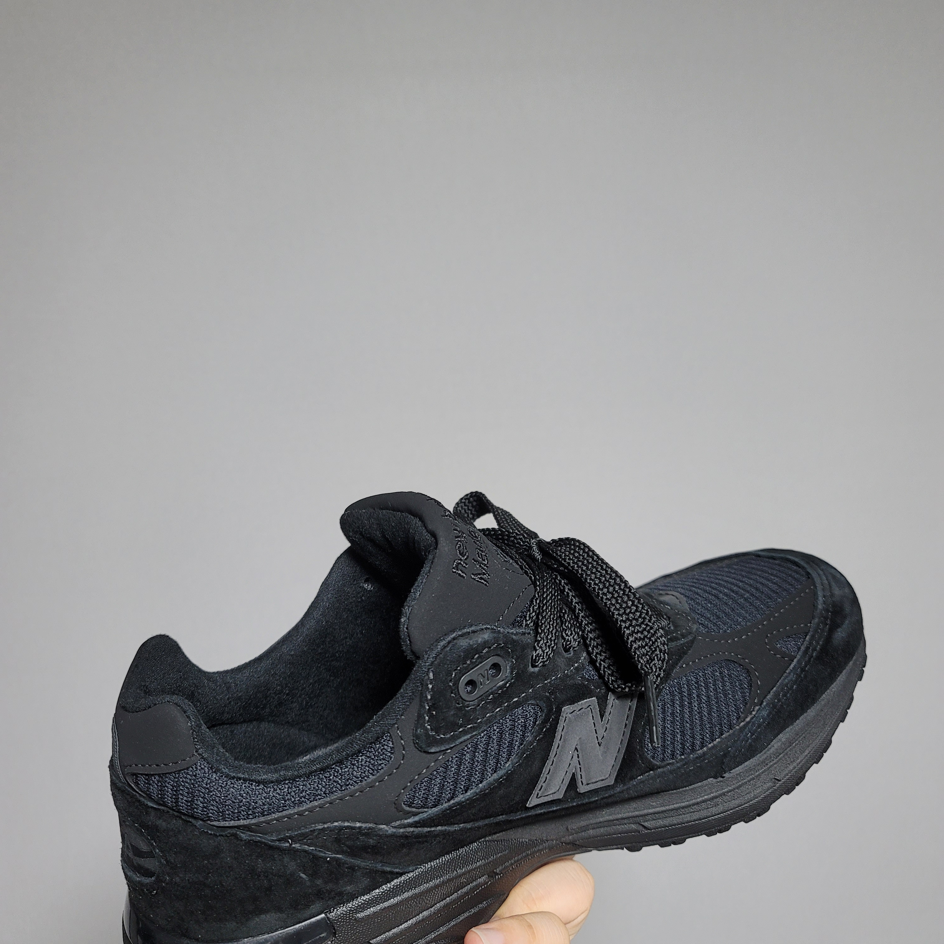 New Balance 993 Made in USA Triple Black - D Standard 착용 스타일 - 3