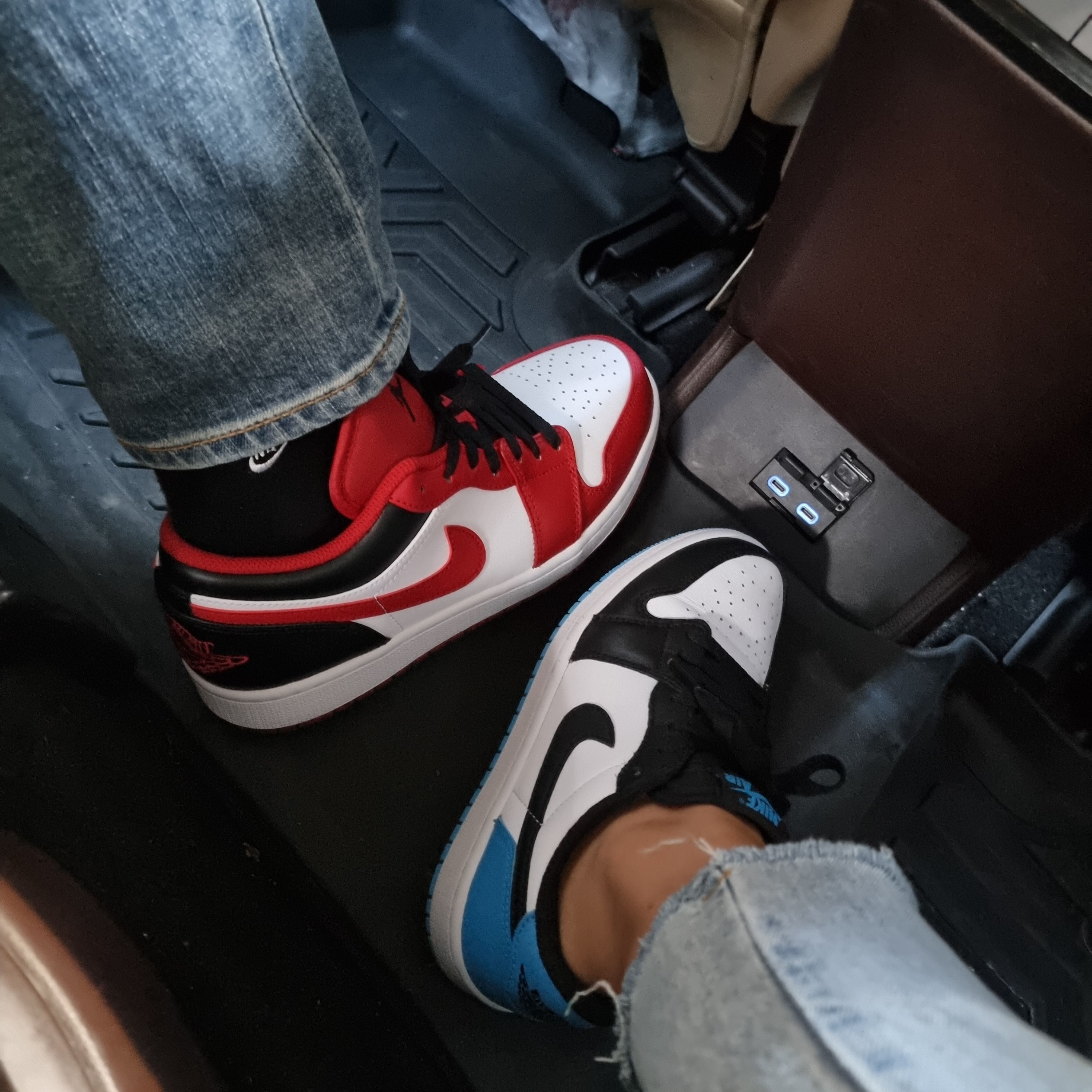 Jordan 1 Retro Low OG Black and Dark Powder Blue, (W) Jordan 1 Low White Gym Red 착용 스타일
