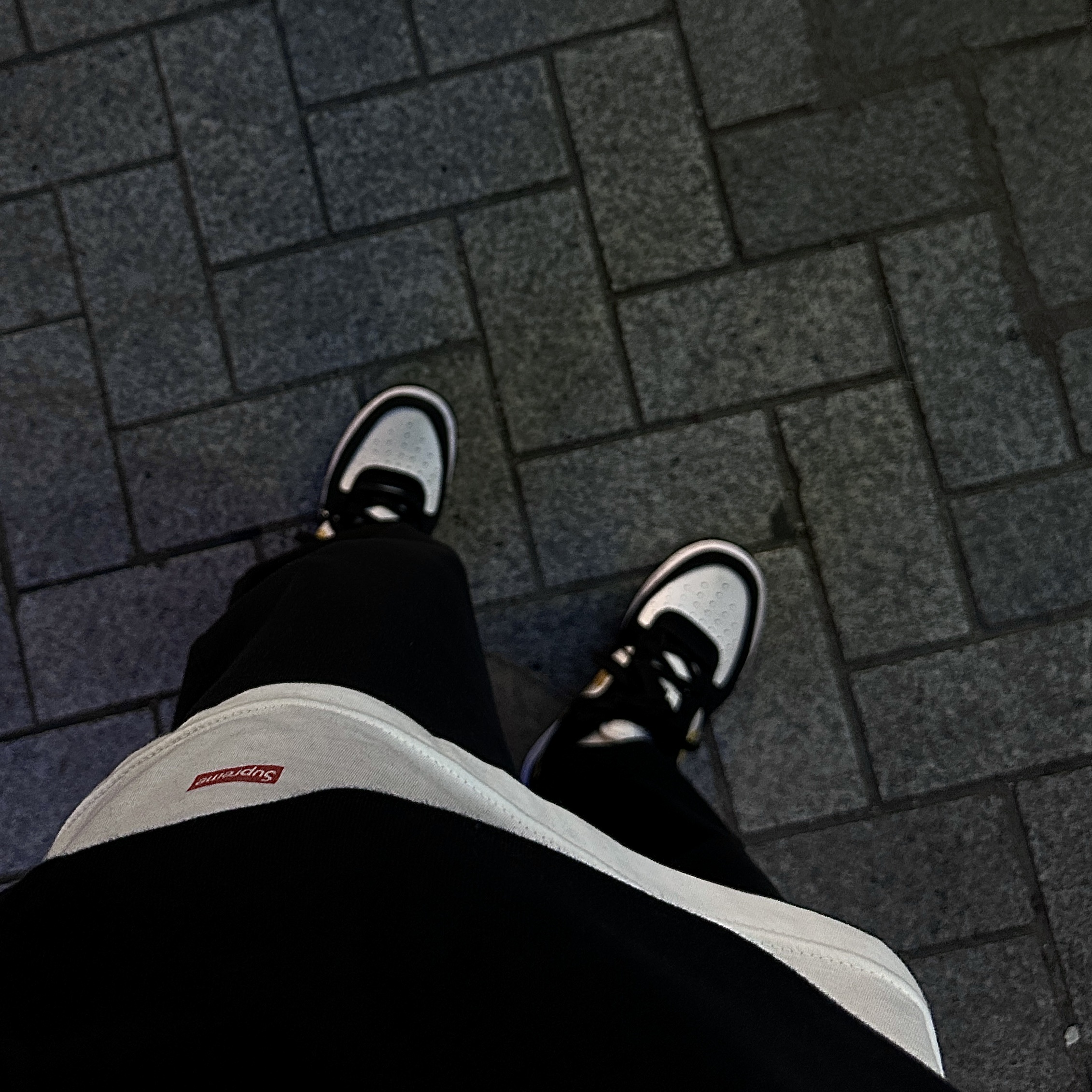 Supreme Hanes Tagless T-Shirt White (3 Pack), Nike Air Force 1 '07 LV8 Athletic Club Black Dark Sulfur 착용 스타일
