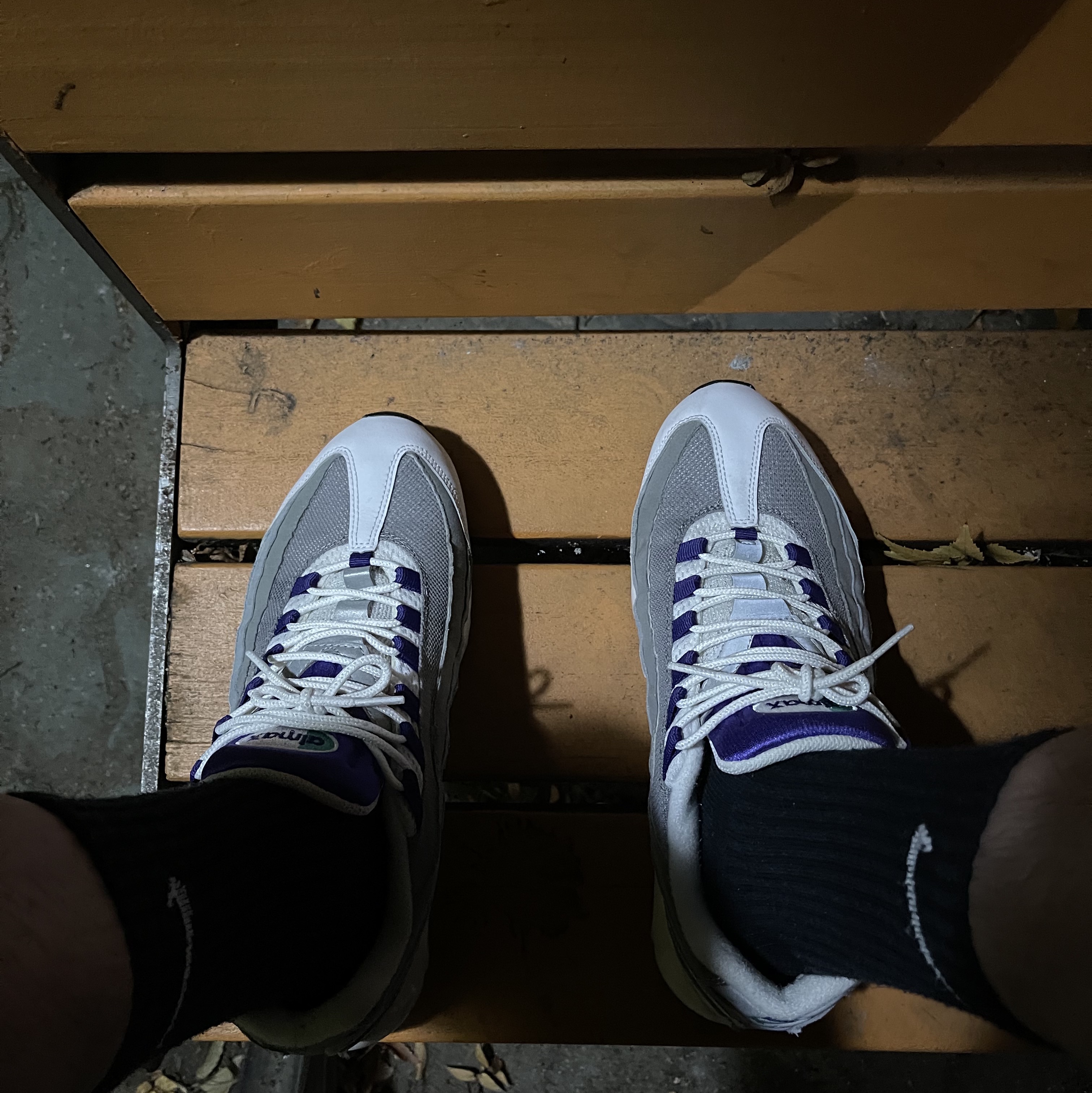 Nike Air Max 95 OG Grape 착용 스타일 - 1